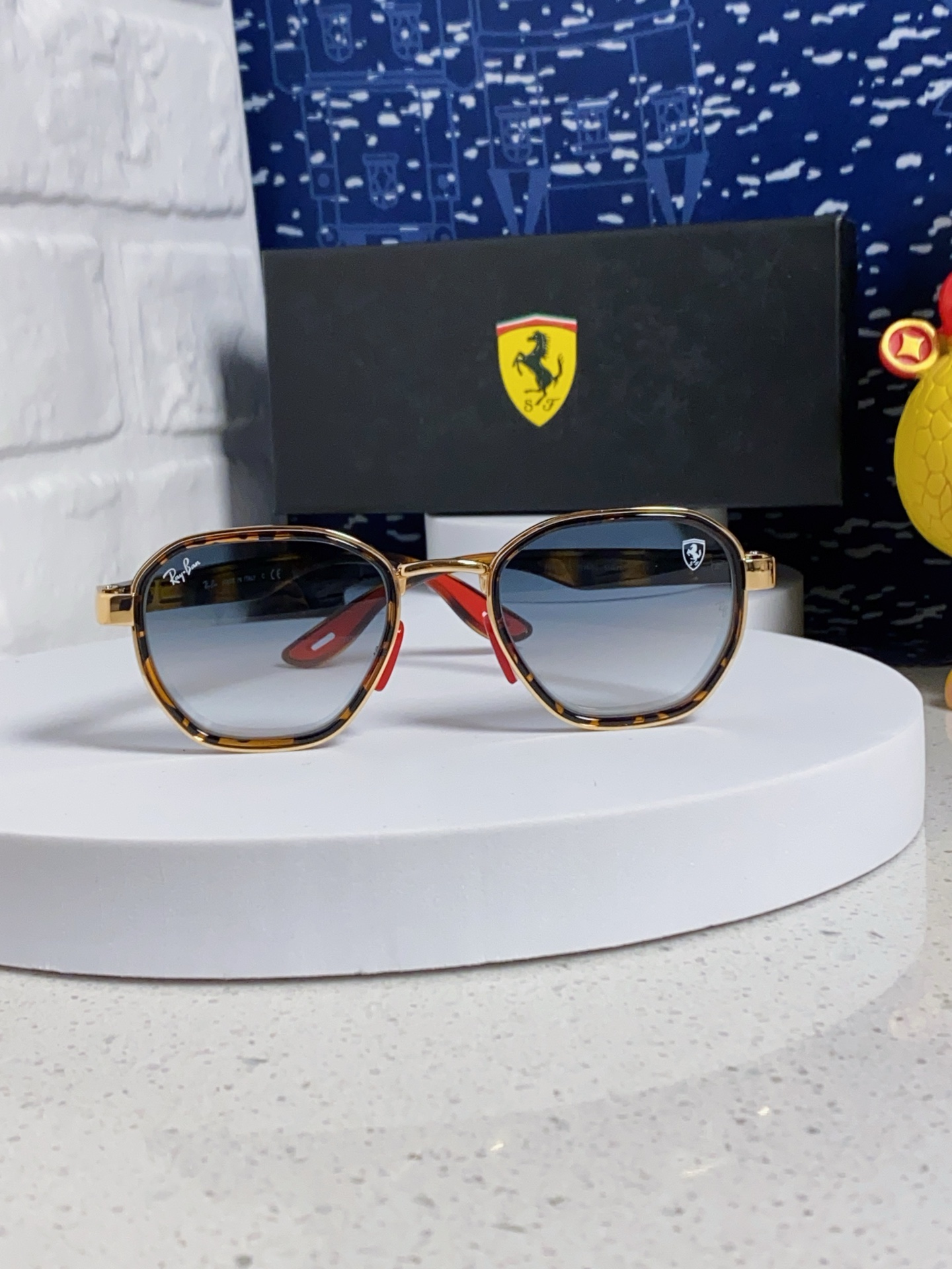   爆款来袭 现货 RAYBAN 雷朋法拉利合作款 代工厂品质 💛💚❤️男女通用太阳镜 防爆玻璃镜片 轻