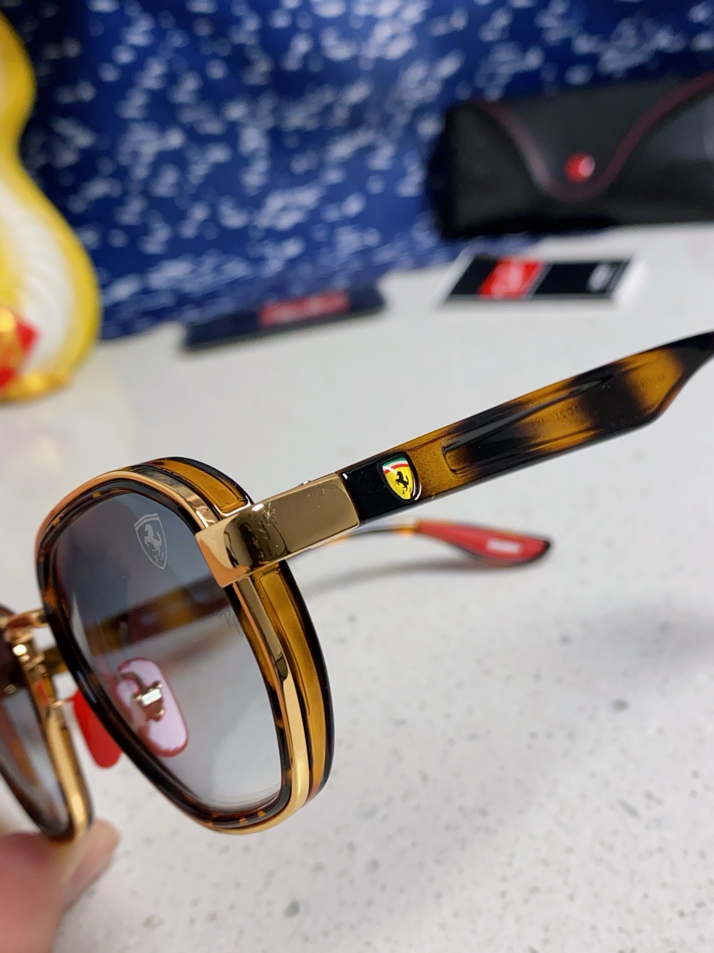   爆款来袭 现货 RAYBAN 雷朋法拉利合作款 代工厂品质 💛💚❤️男女通用太阳镜 防爆玻璃镜片 轻
