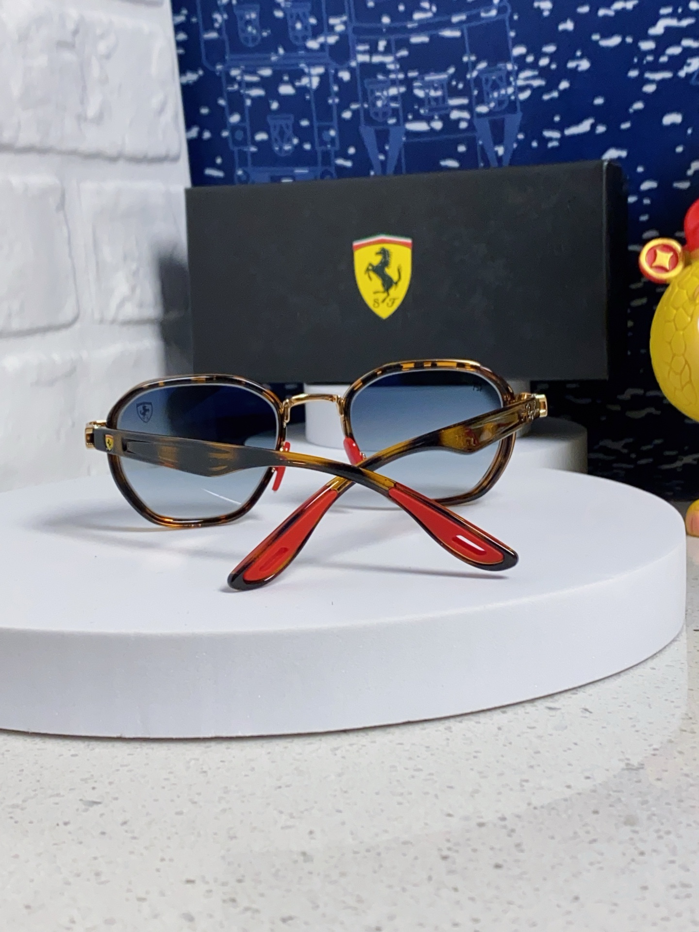   爆款来袭 现货 RAYBAN 雷朋法拉利合作款 代工厂品质 💛💚❤️男女通用太阳镜 防爆玻璃镜片 轻