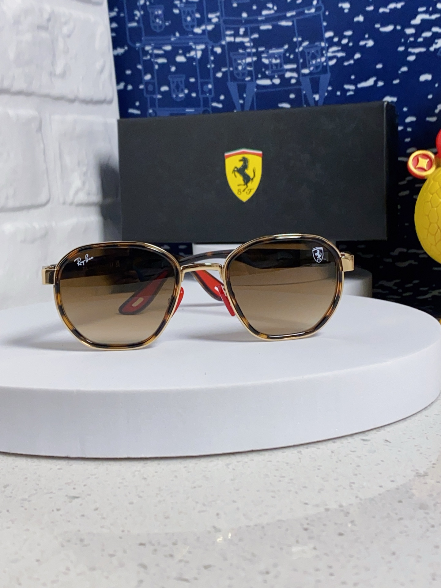   爆款来袭 现货 RAYBAN 雷朋法拉利合作款 代工厂品质 💛💚❤️男女通用太阳镜 防爆玻璃镜片 轻