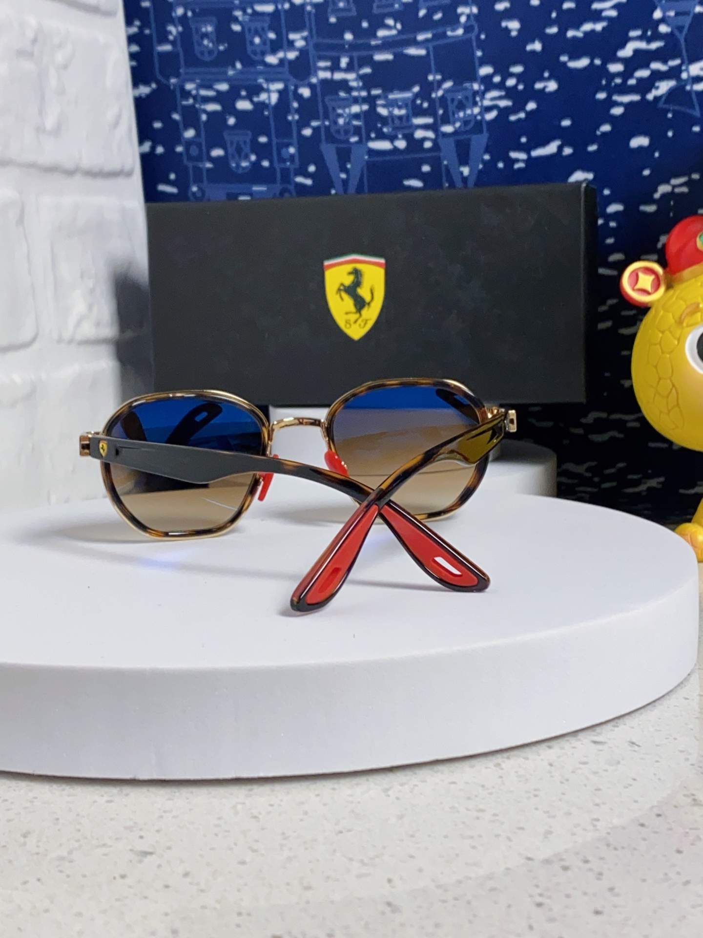   爆款来袭 现货 RAYBAN 雷朋法拉利合作款 代工厂品质 💛💚❤️男女通用太阳镜 防爆玻璃镜片 轻