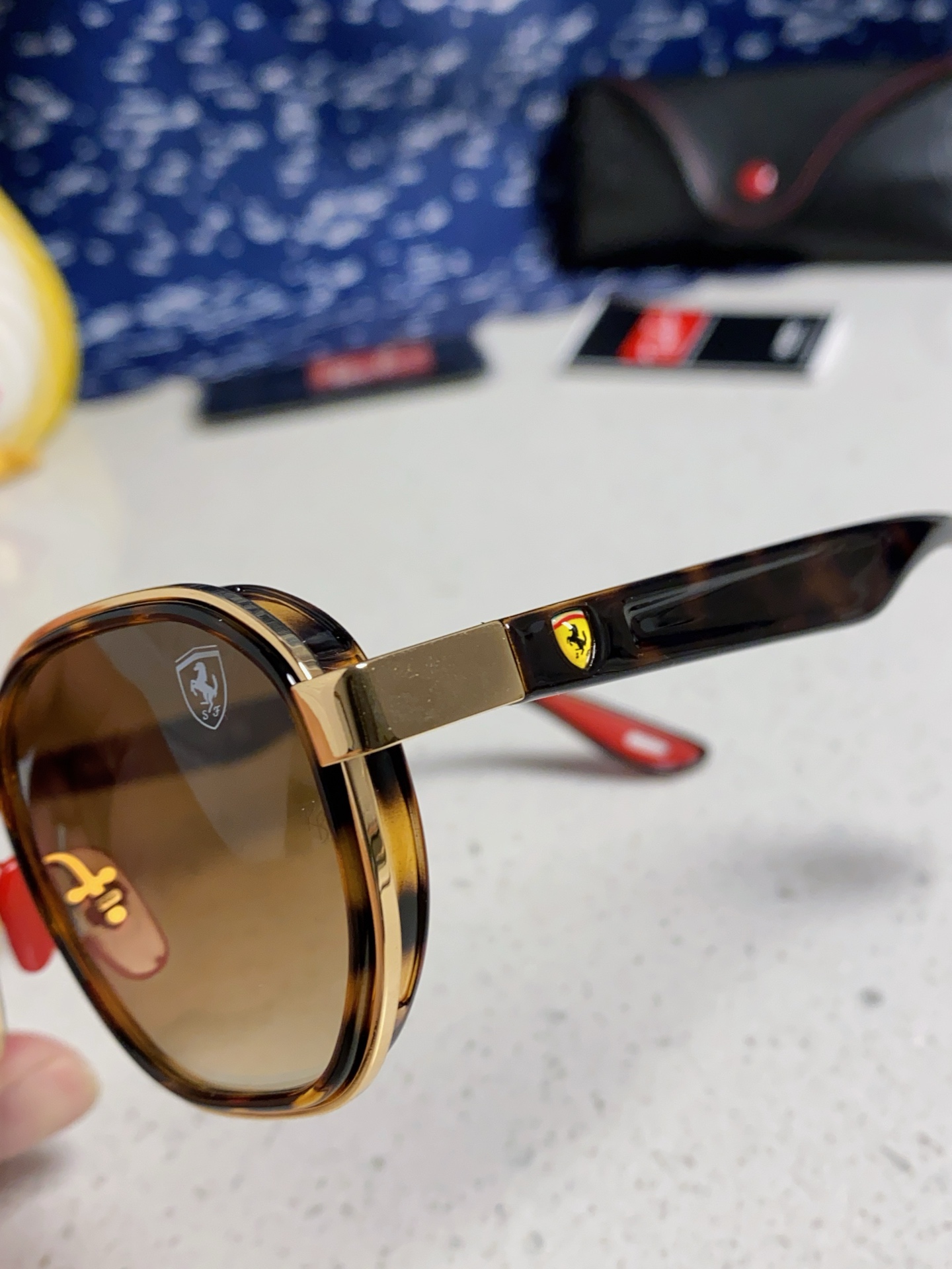   爆款来袭 现货 RAYBAN 雷朋法拉利合作款 代工厂品质 💛💚❤️男女通用太阳镜 防爆玻璃镜片 轻