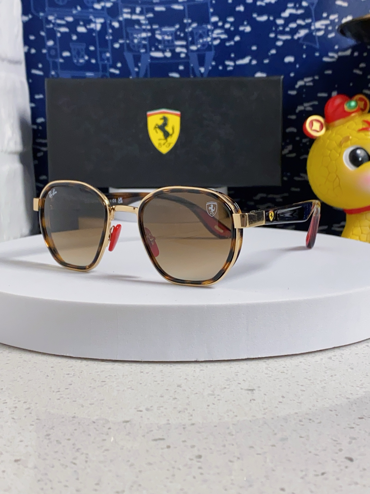   爆款来袭 现货 RAYBAN 雷朋法拉利合作款 代工厂品质 💛💚❤️男女通用太阳镜 防爆玻璃镜片 轻