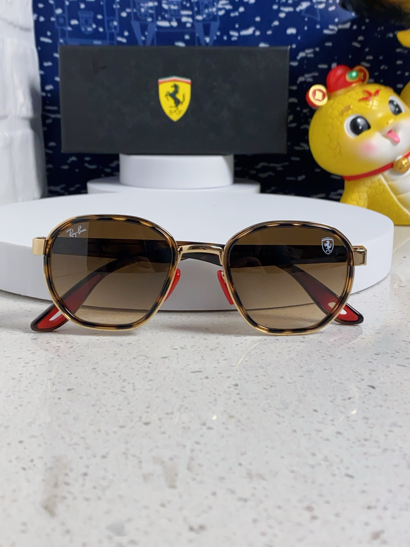   爆款来袭 现货 RAYBAN 雷朋法拉利合作款 代工厂品质 💛💚❤️男女通用太阳镜 防爆玻璃镜片 轻