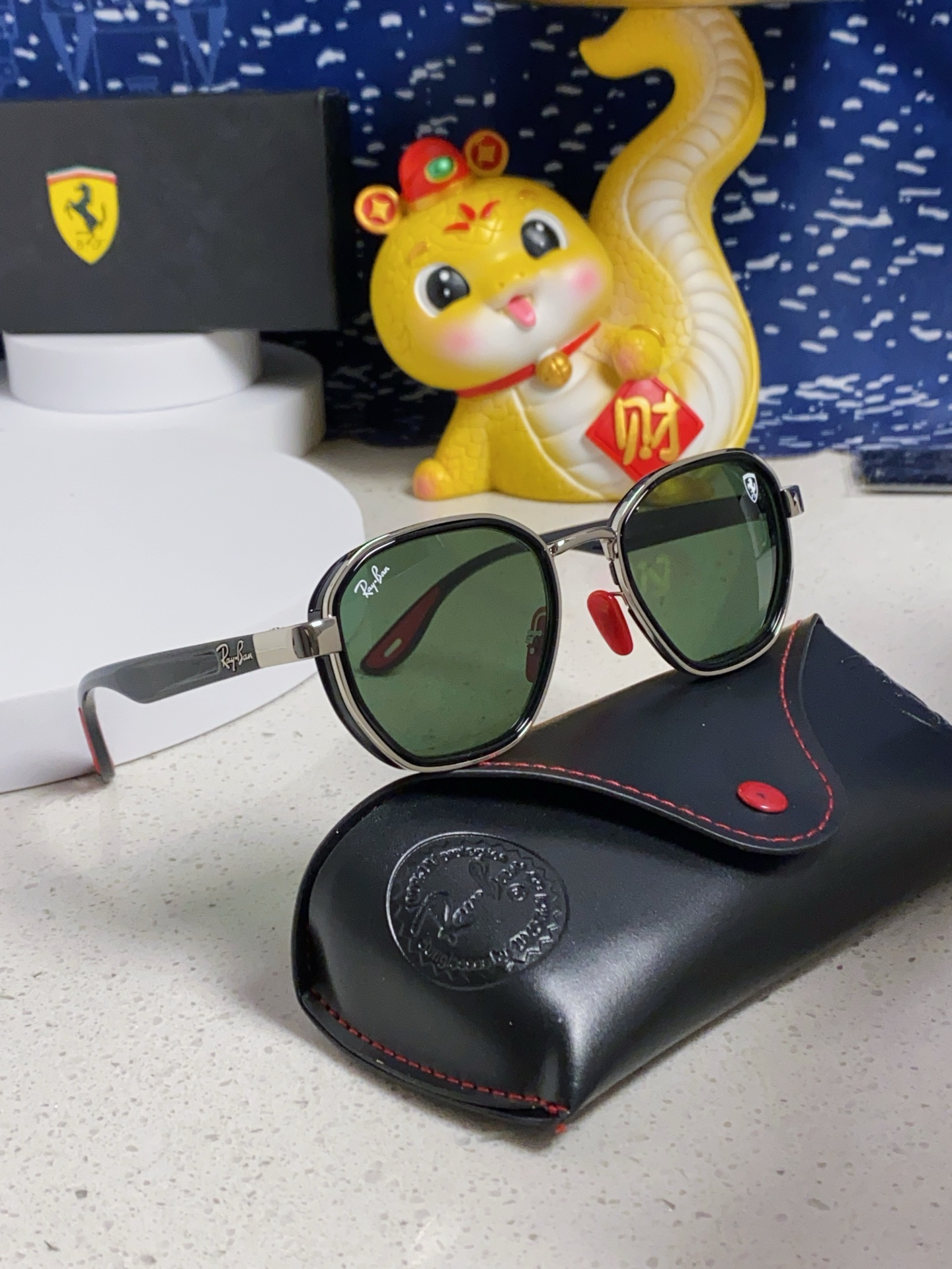   爆款来袭 现货 RAYBAN 雷朋法拉利合作款 代工厂品质 💛💚❤️男女通用太阳镜 防爆玻璃镜片 轻
