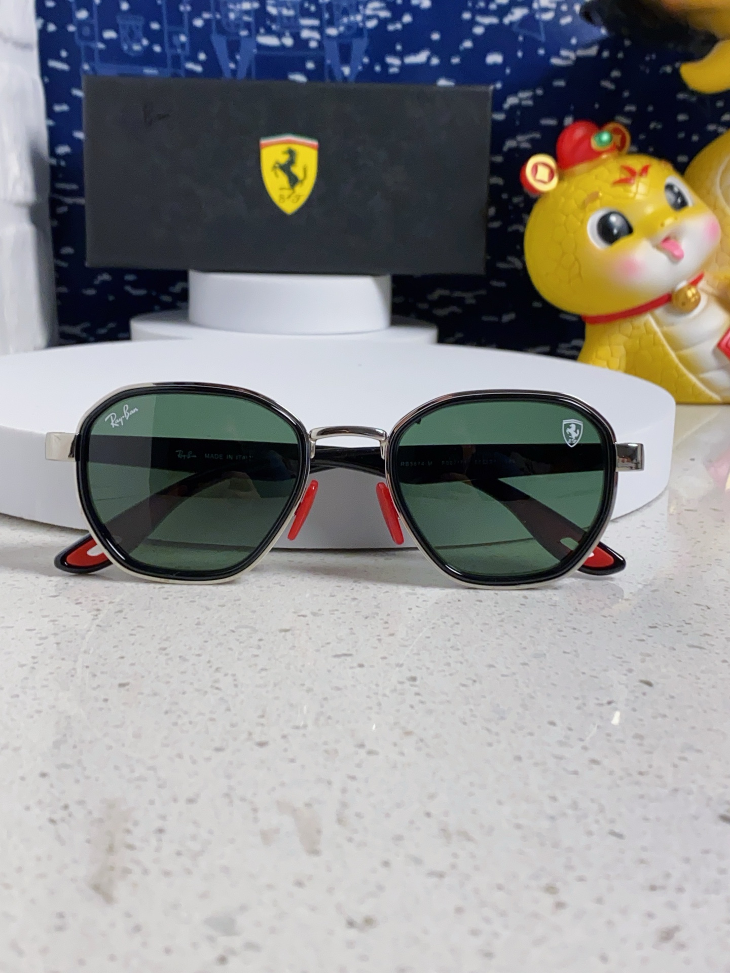   爆款来袭 现货 RAYBAN 雷朋法拉利合作款 代工厂品质 💛💚❤️男女通用太阳镜 防爆玻璃镜片 轻