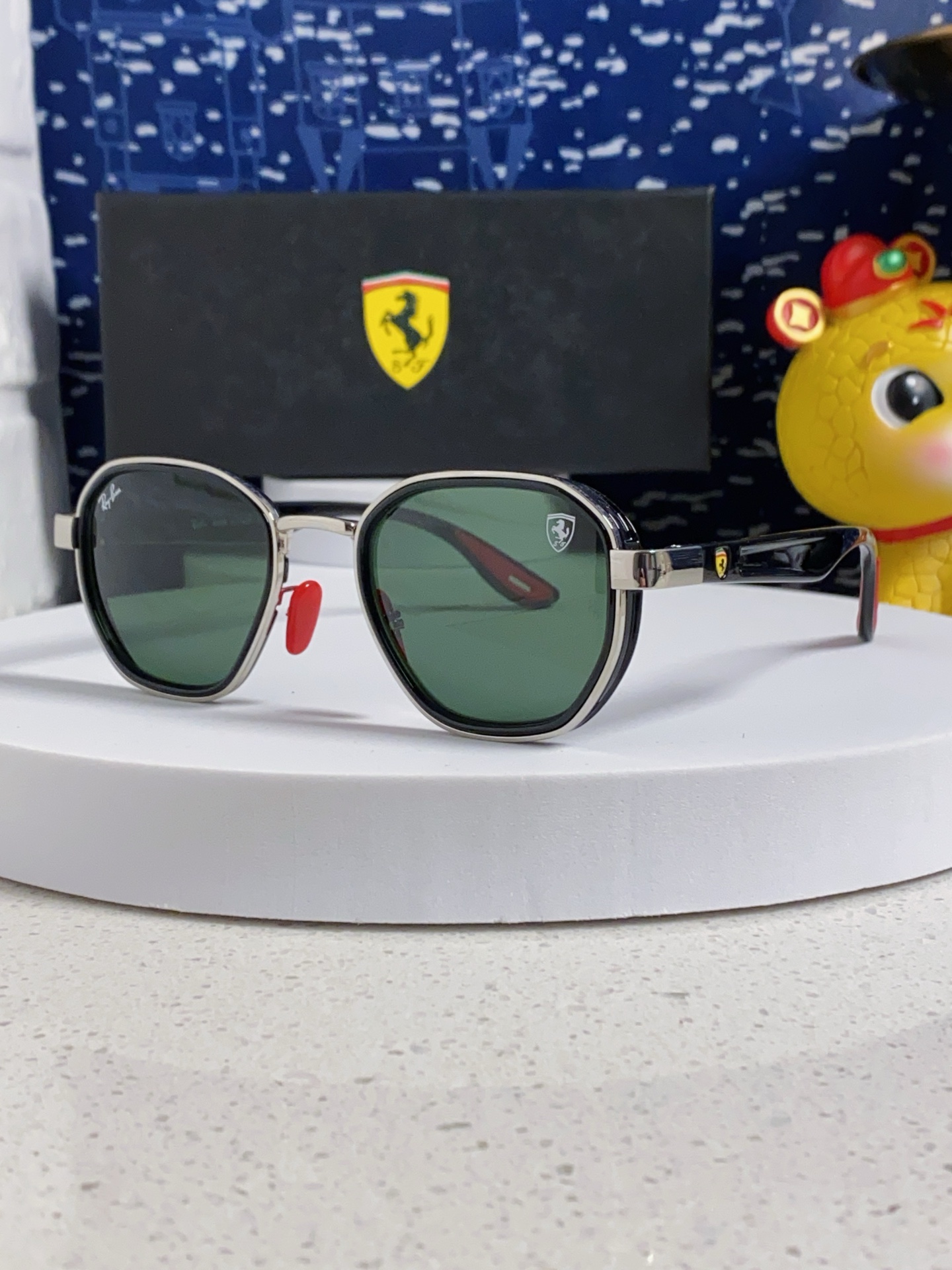  爆款来袭 现货 RAYBAN 雷朋法拉利合作款 代工厂品质 💛💚❤️男女通用太阳镜 防爆玻璃镜片 轻