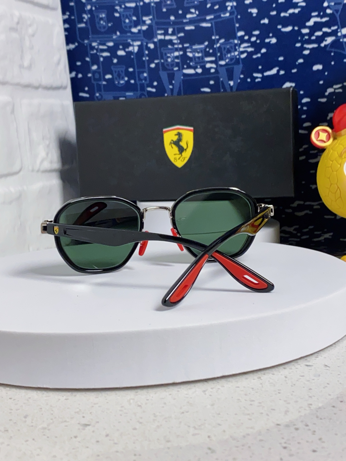   爆款来袭 现货 RAYBAN 雷朋法拉利合作款 代工厂品质 💛💚❤️男女通用太阳镜 防爆玻璃镜片 轻