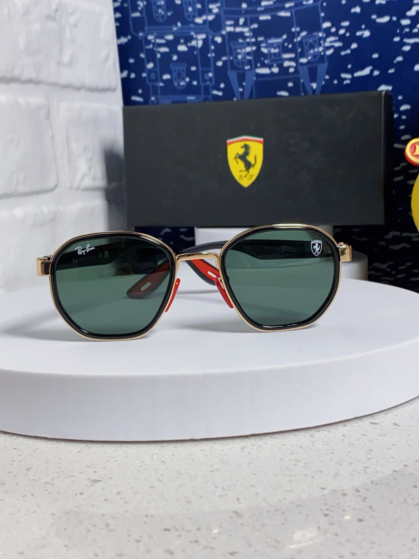   爆款来袭 现货 RAYBAN 雷朋法拉利合作款 代工厂品质 💛💚❤️男女通用太阳镜 防爆玻璃镜片 轻