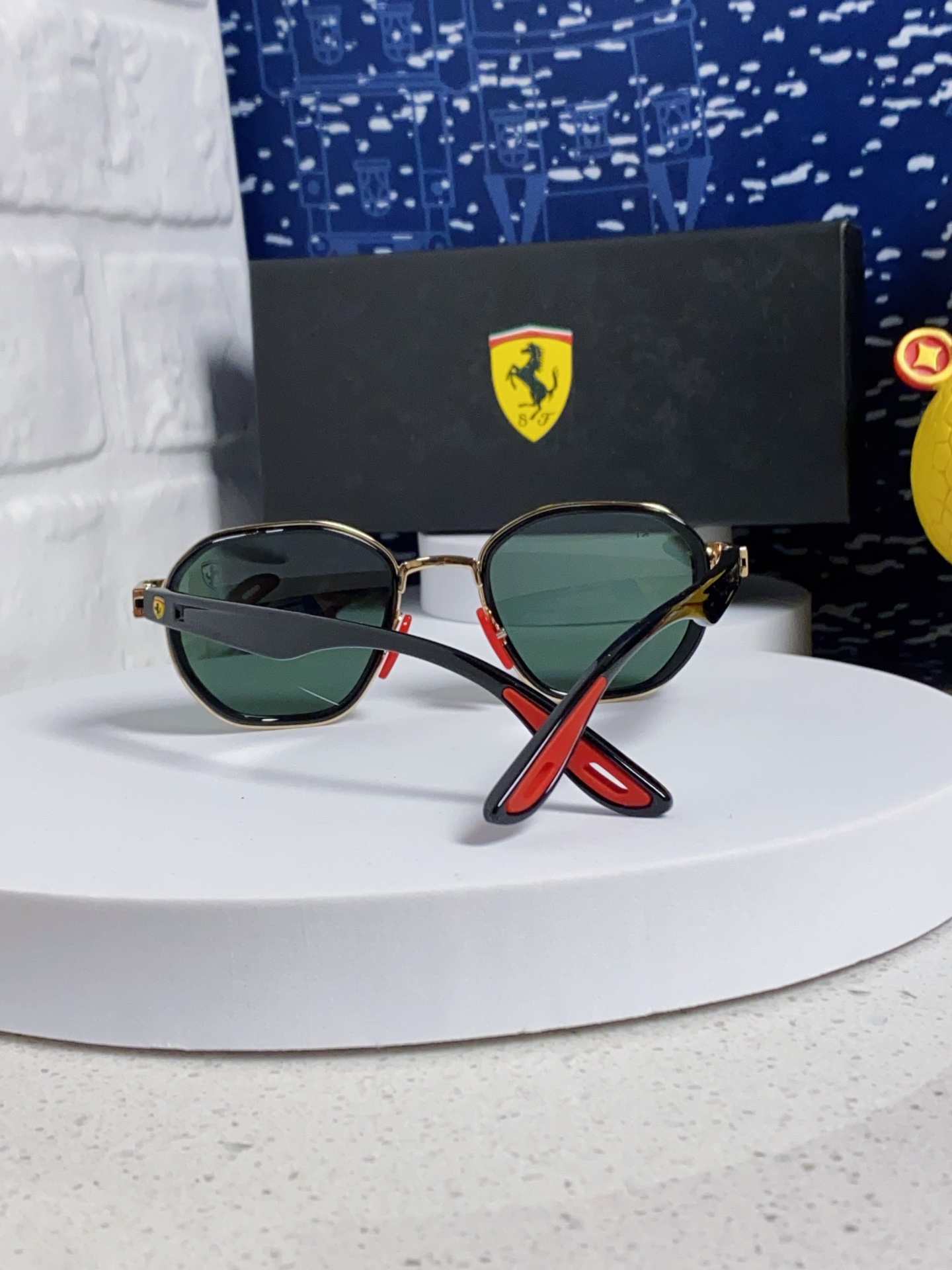  爆款来袭 现货 RAYBAN 雷朋法拉利合作款 代工厂品质 💛💚❤️男女通用太阳镜 防爆玻璃镜片 轻