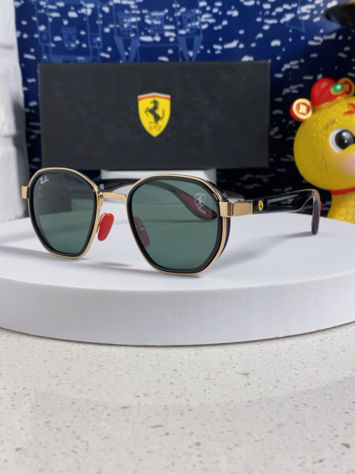   爆款来袭 现货 RAYBAN 雷朋法拉利合作款 代工厂品质 💛💚❤️男女通用太阳镜 防爆玻璃镜片 轻