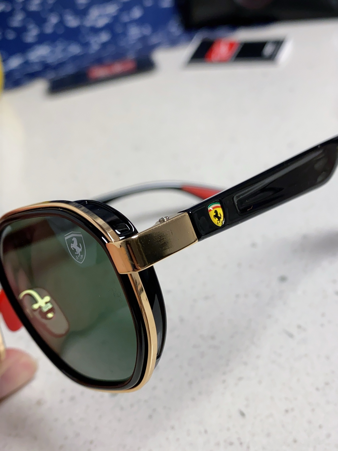   爆款来袭 现货 RAYBAN 雷朋法拉利合作款 代工厂品质 💛💚❤️男女通用太阳镜 防爆玻璃镜片 轻