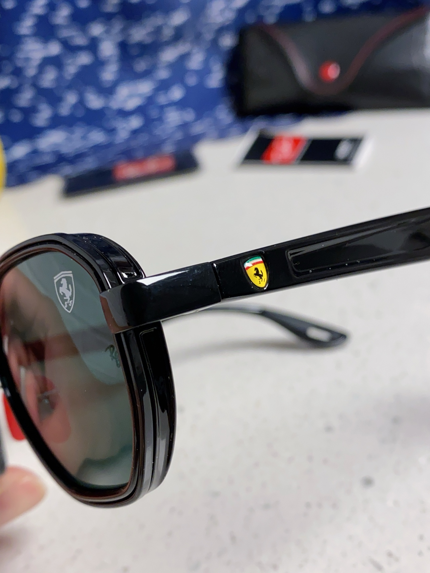   爆款来袭 现货 RAYBAN 雷朋法拉利合作款 代工厂品质 💛💚❤️男女通用太阳镜 防爆玻璃镜片 轻