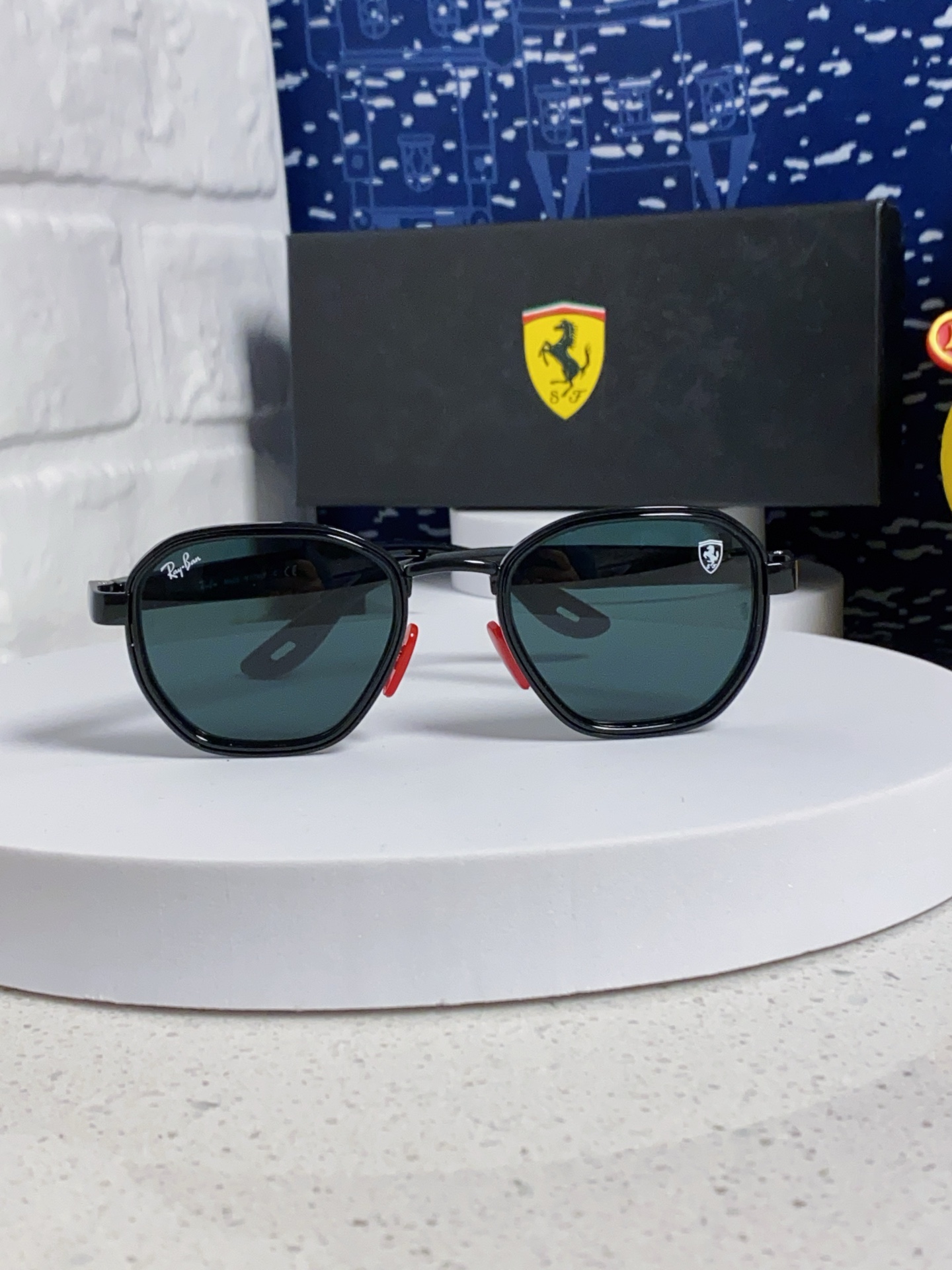  爆款来袭 现货 RAYBAN 雷朋法拉利合作款 代工厂品质 💛💚❤️男女通用太阳镜 防爆玻璃镜片 轻