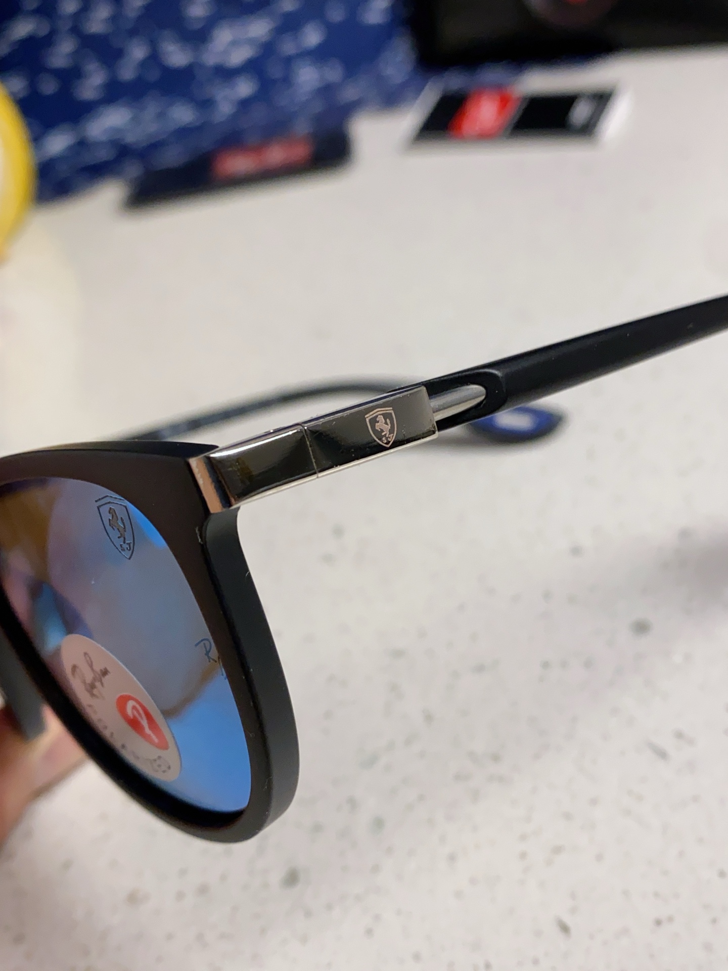  Ray Ban雷朋法拉利联名款 2025新款方形板材ins风时尚潮流休闲百搭 偏光太阳镜RB8397