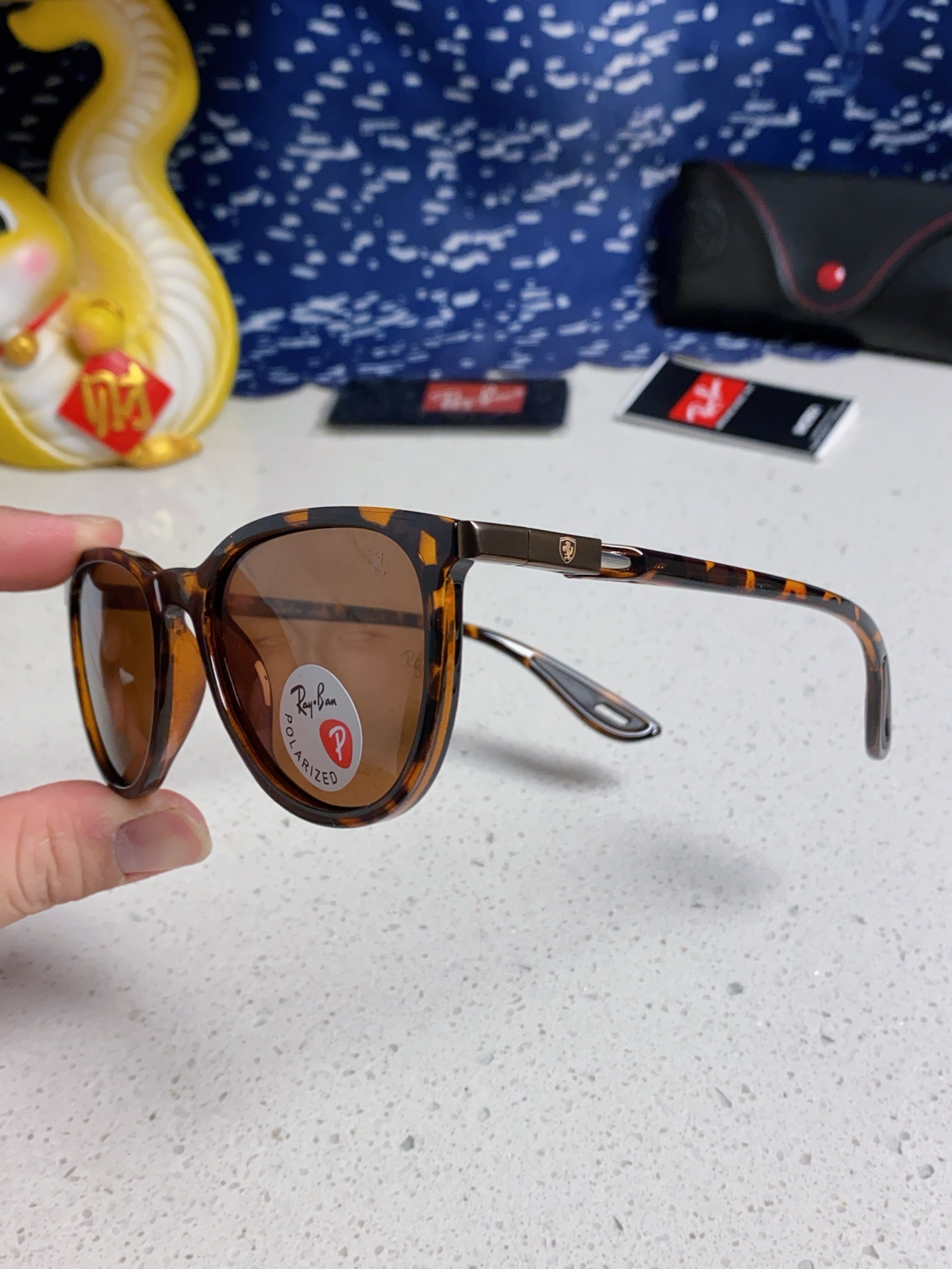  Ray Ban雷朋法拉利联名款 2025新款方形板材ins风时尚潮流休闲百搭 偏光太阳镜RB8397