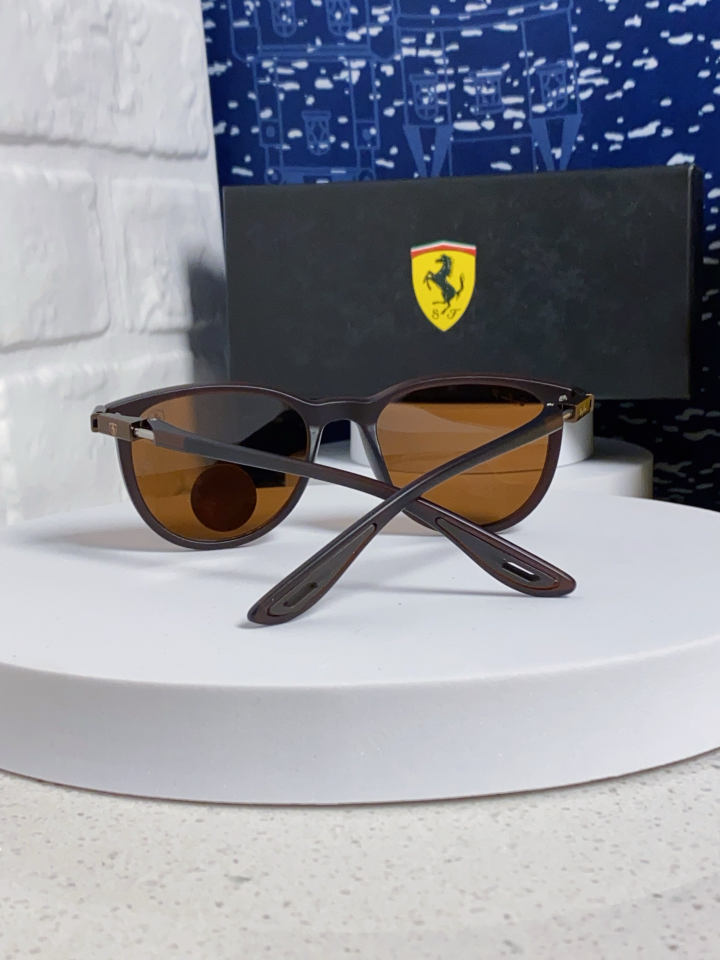  Ray Ban雷朋法拉利联名款 2025新款方形板材ins风时尚潮流休闲百搭 偏光太阳镜RB8397