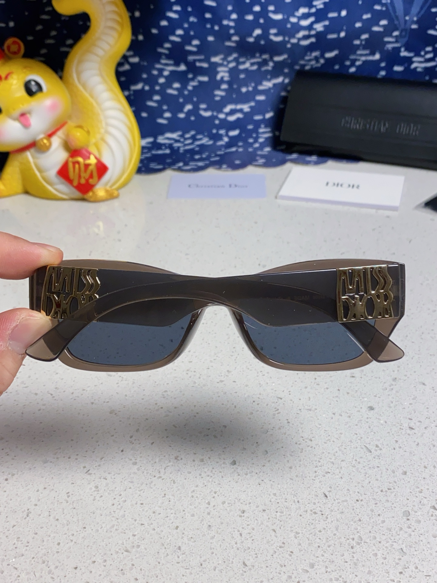  DIOR迪奥 2025新款墨镜女时尚摩登MISSDIOR S1F粗框金标太阳镜 