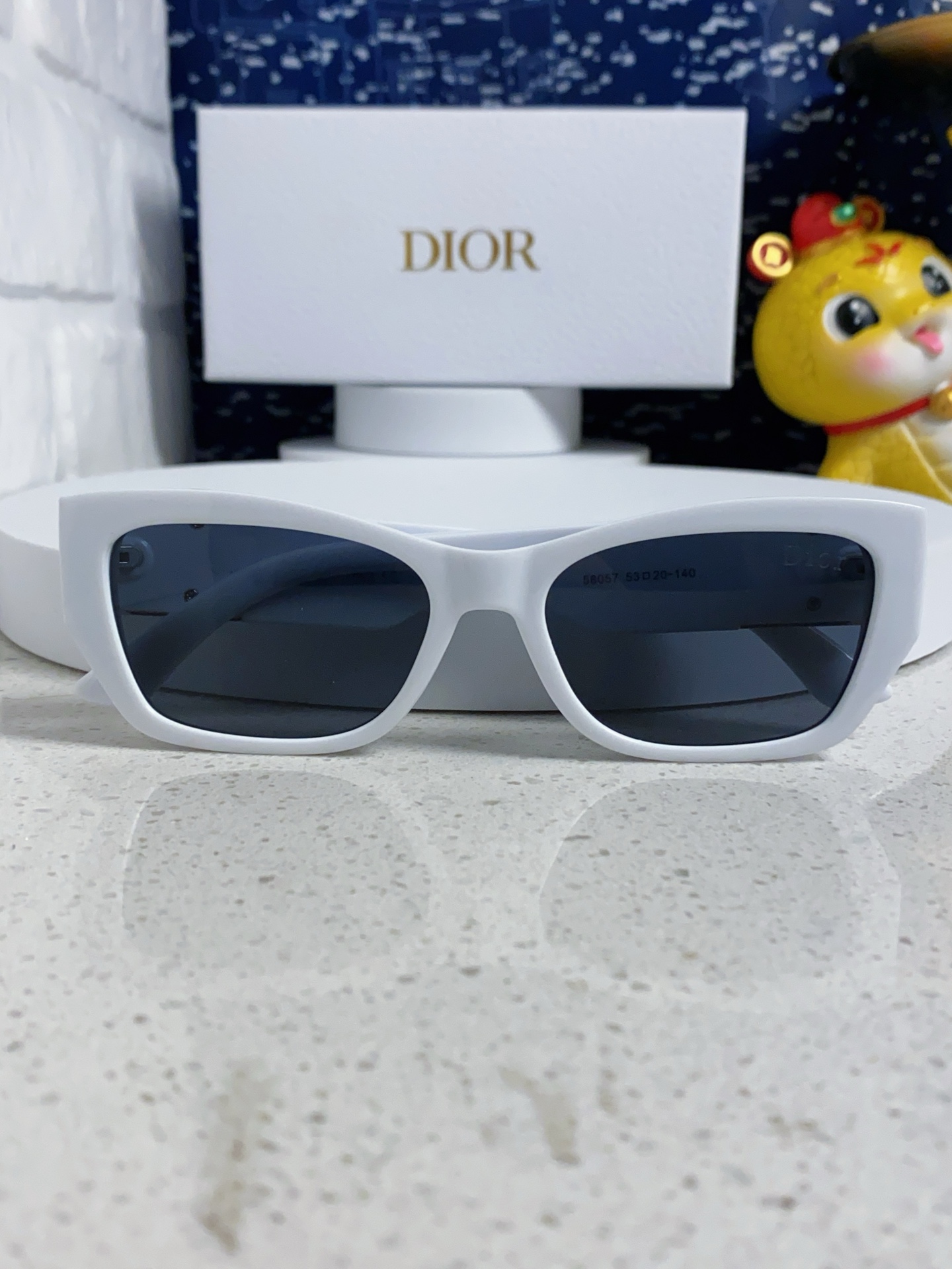  DIOR迪奥 2025新款墨镜女时尚摩登MISSDIOR S1F粗框金标太阳镜 