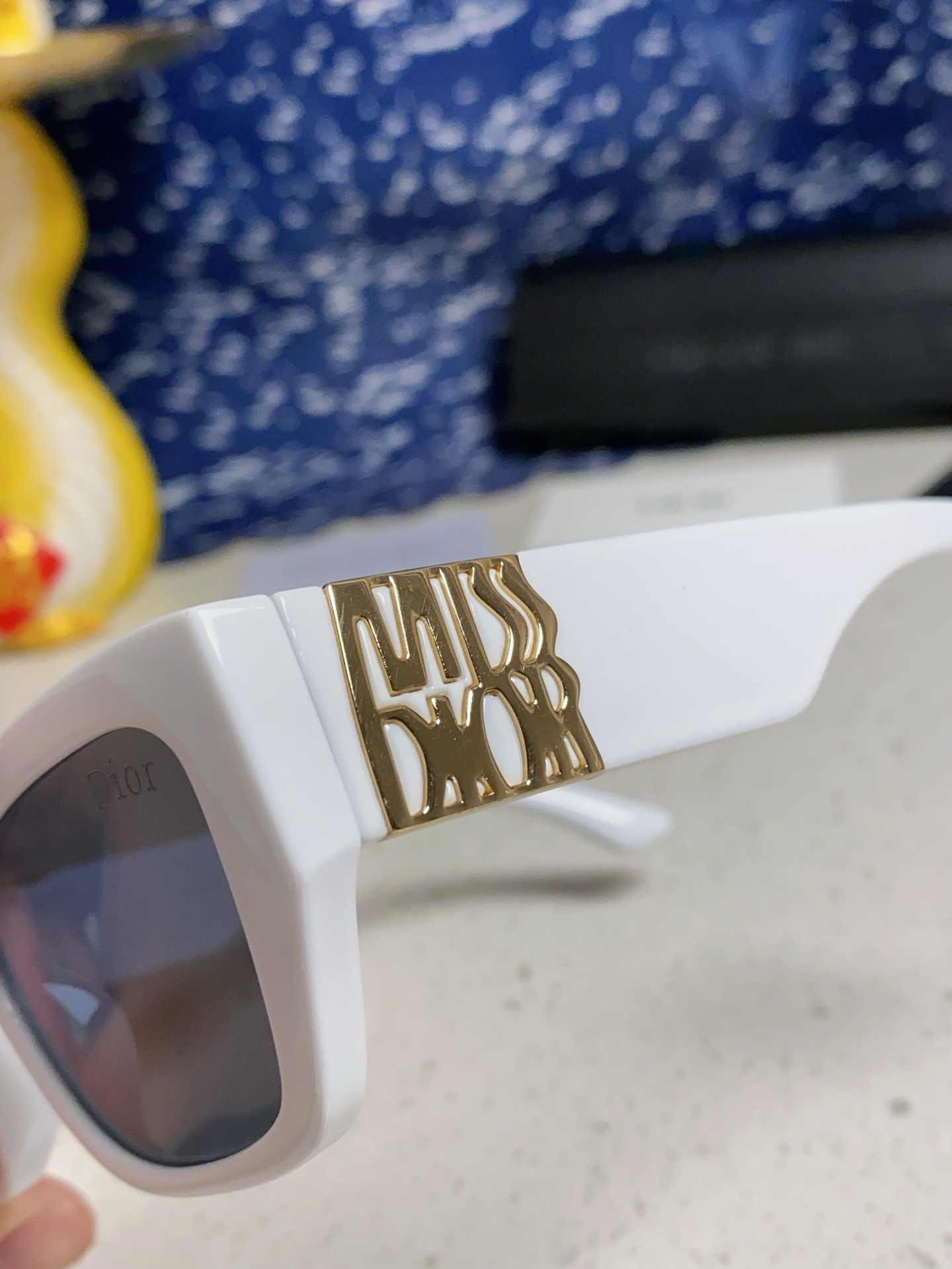  DIOR迪奥 2025新款墨镜女时尚摩登MISSDIOR S1F粗框金标太阳镜 