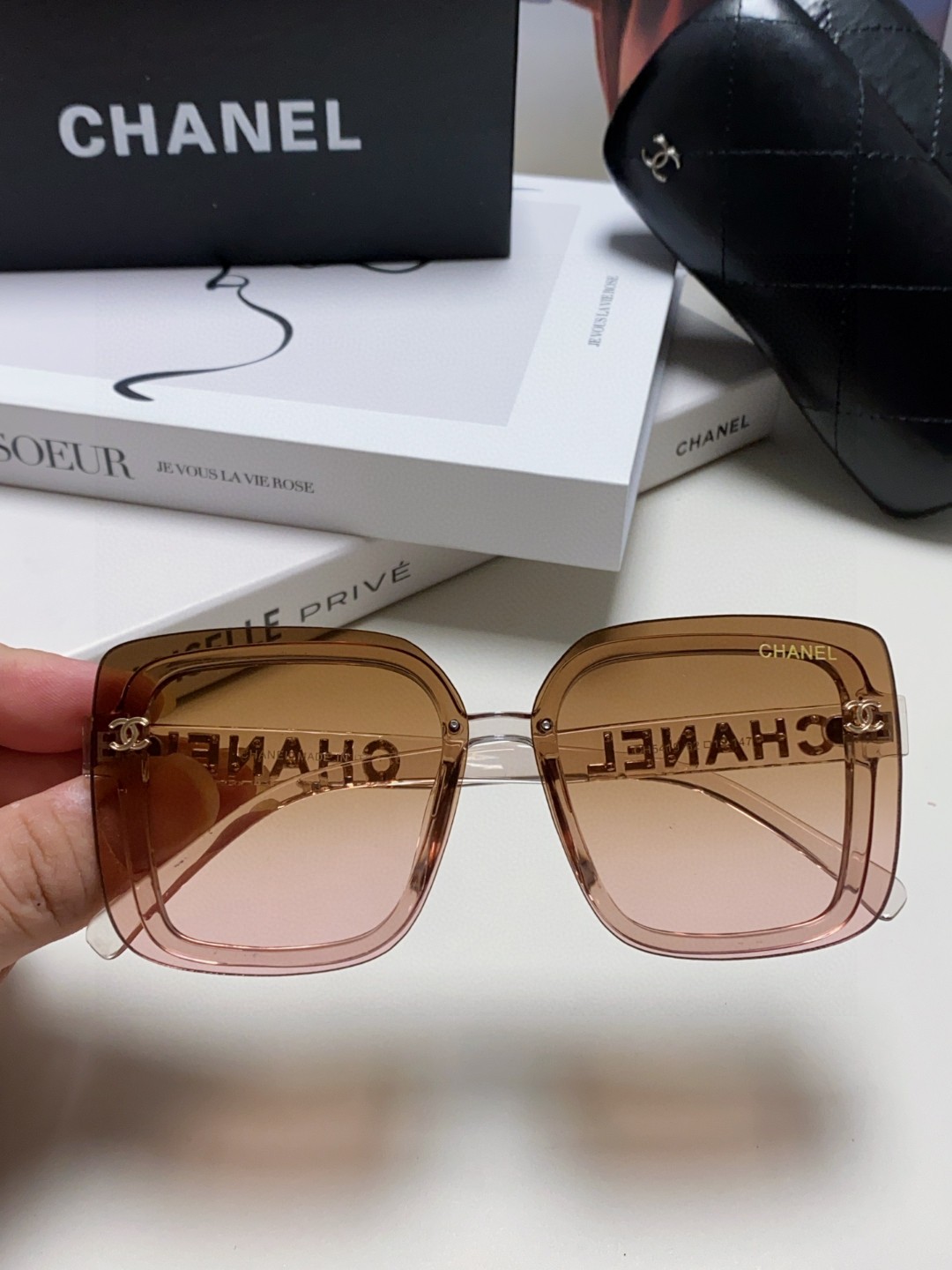  Chanel香奈儿网红爆款太阳镜🕶️，遮阳修饰脸型神器