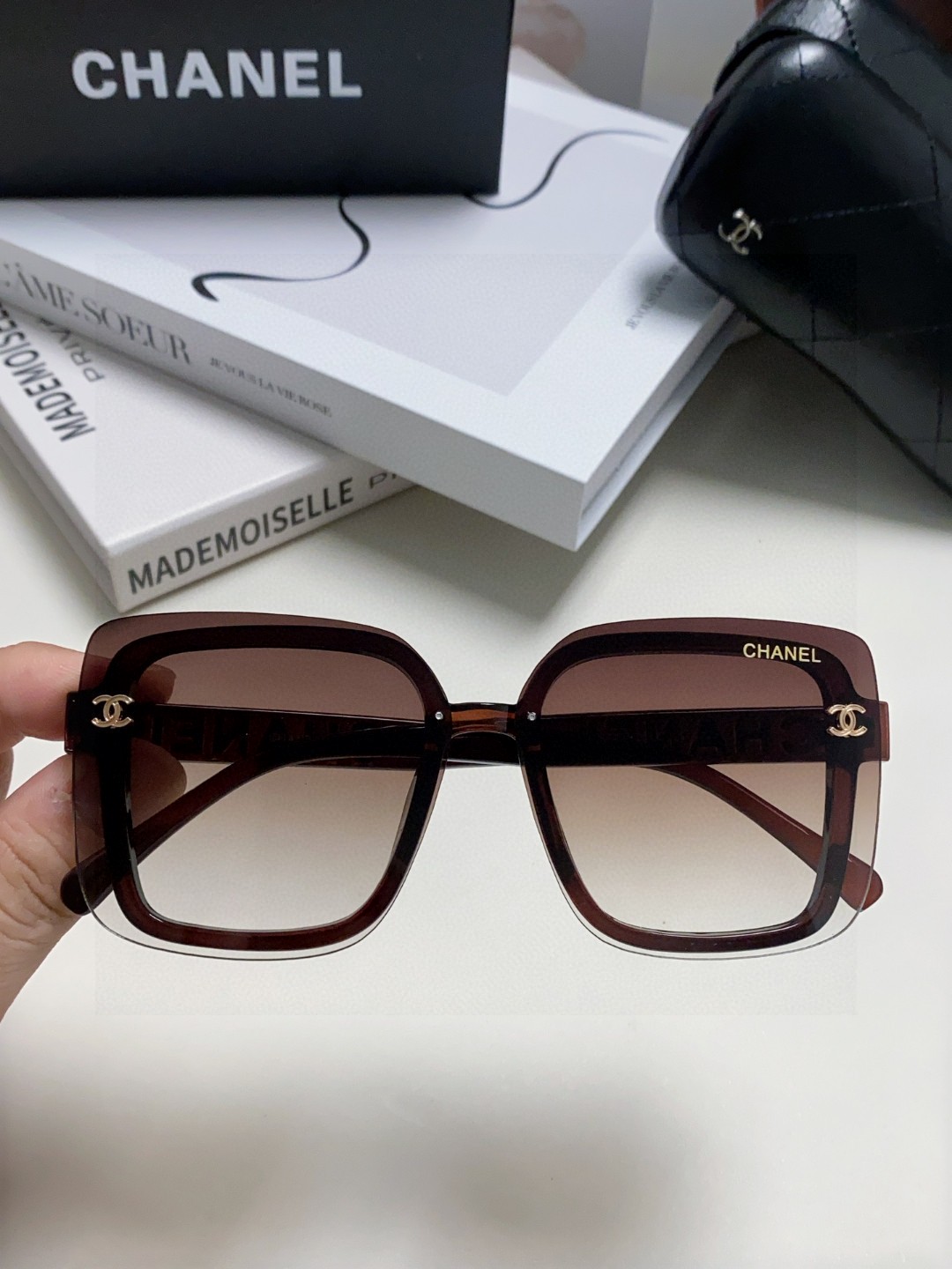  Chanel香奈儿网红爆款太阳镜🕶️，遮阳修饰脸型神器