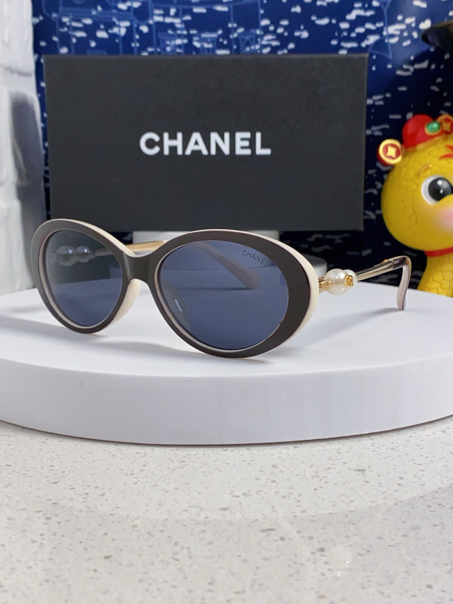  Chanel香奈儿 2025新款双珍珠墨镜女款复古高级感黑色椭圆形防紫外线太阳镜