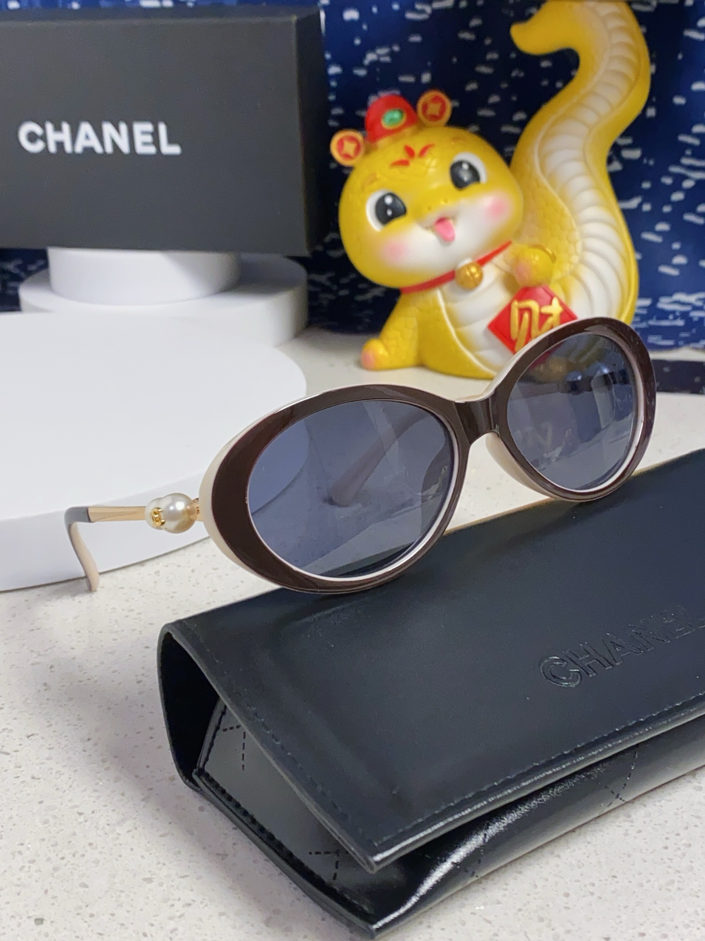  Chanel香奈儿 2025新款双珍珠墨镜女款复古高级感黑色椭圆形防紫外线太阳镜