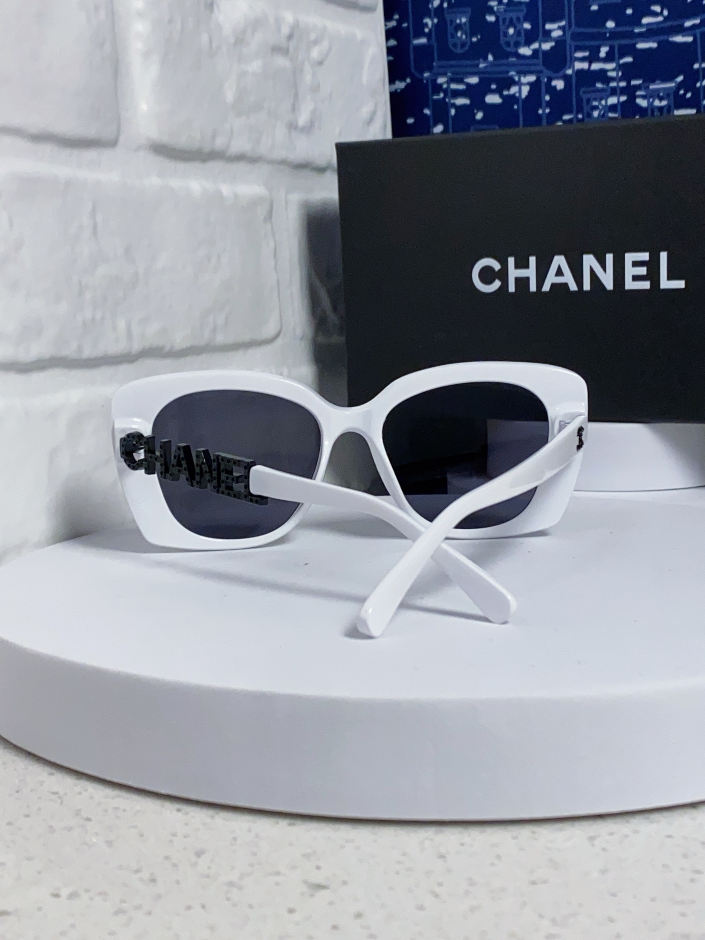   CHANEL 香奈儿 大量现货放心上图 镂空5422 推荐这款佩戴起来具有型，超有气质的一款墨镜 镜