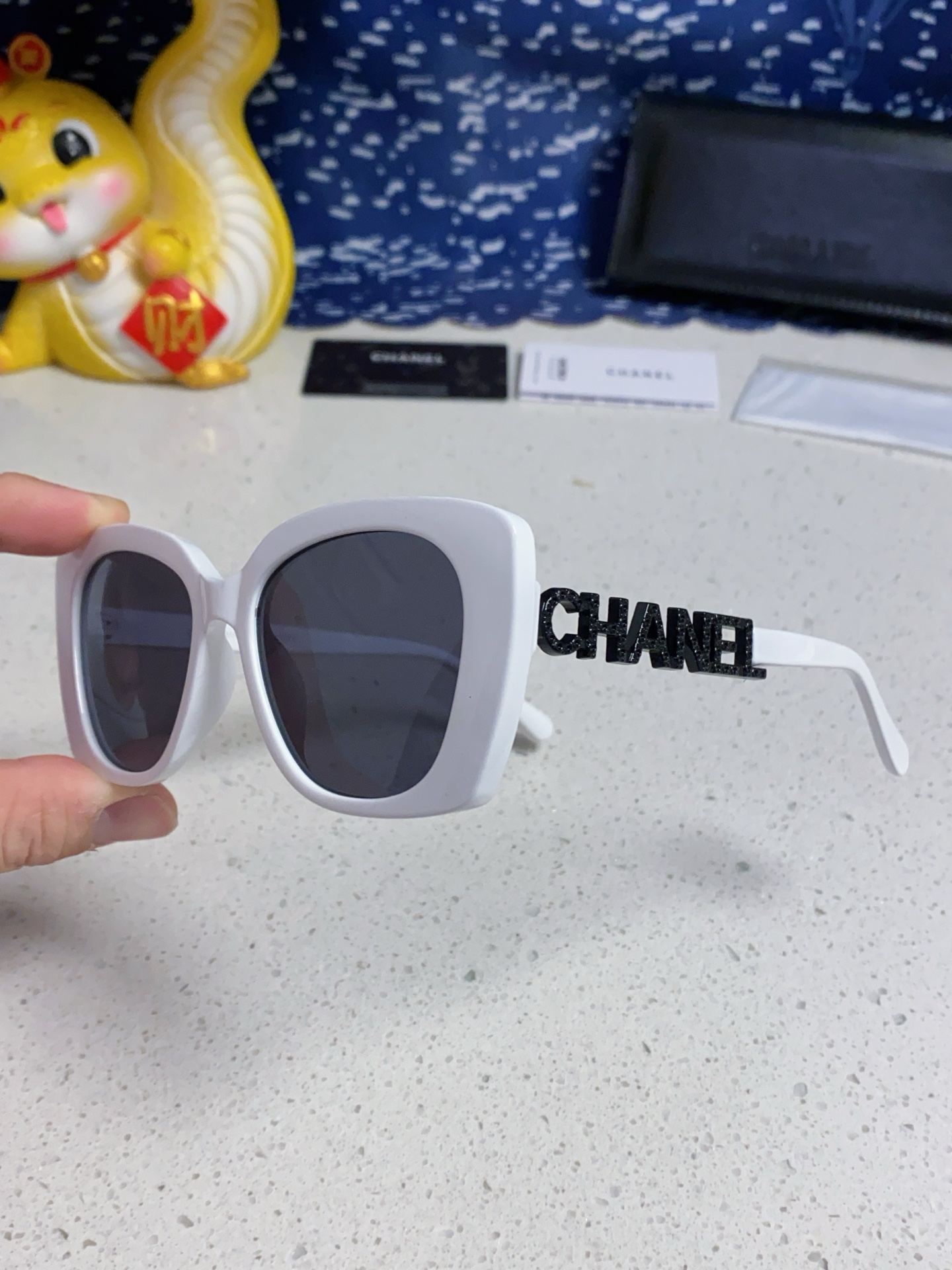   CHANEL 香奈儿 大量现货放心上图 镂空5422 推荐这款佩戴起来具有型，超有气质的一款墨镜 镜