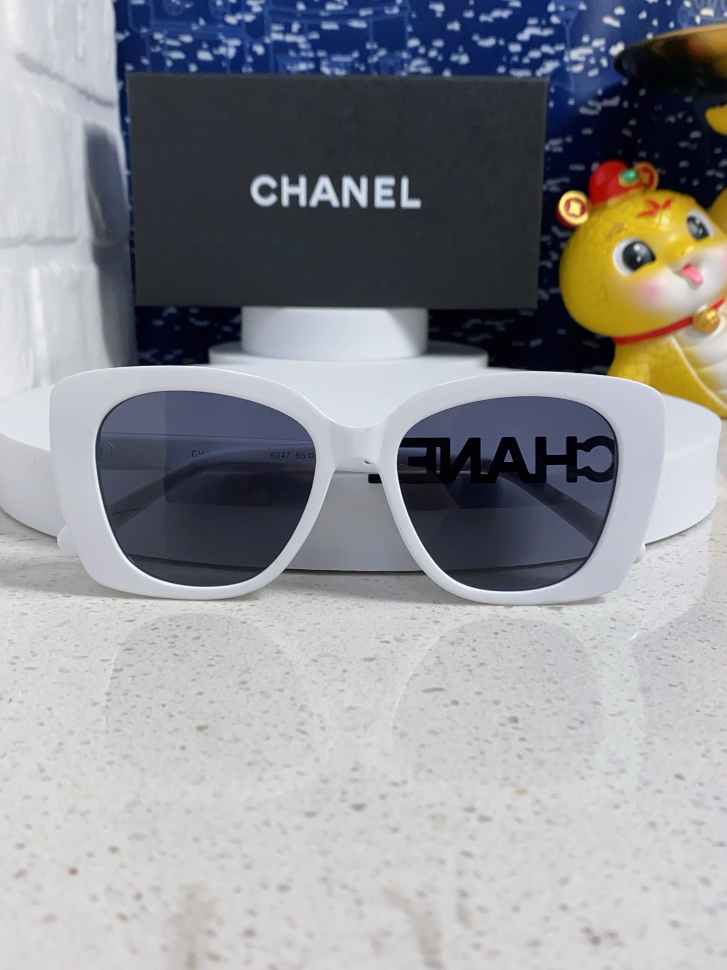   CHANEL 香奈儿 大量现货放心上图 镂空5422 推荐这款佩戴起来具有型，超有气质的一款墨镜 镜