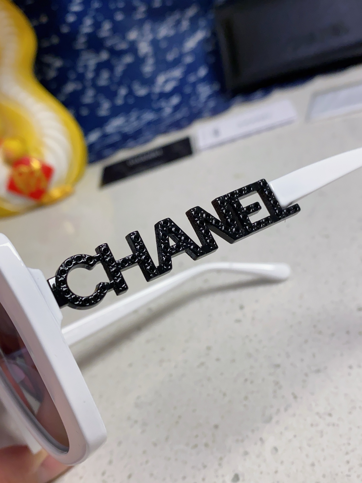   CHANEL 香奈儿 大量现货放心上图 镂空5422 推荐这款佩戴起来具有型，超有气质的一款墨镜 镜