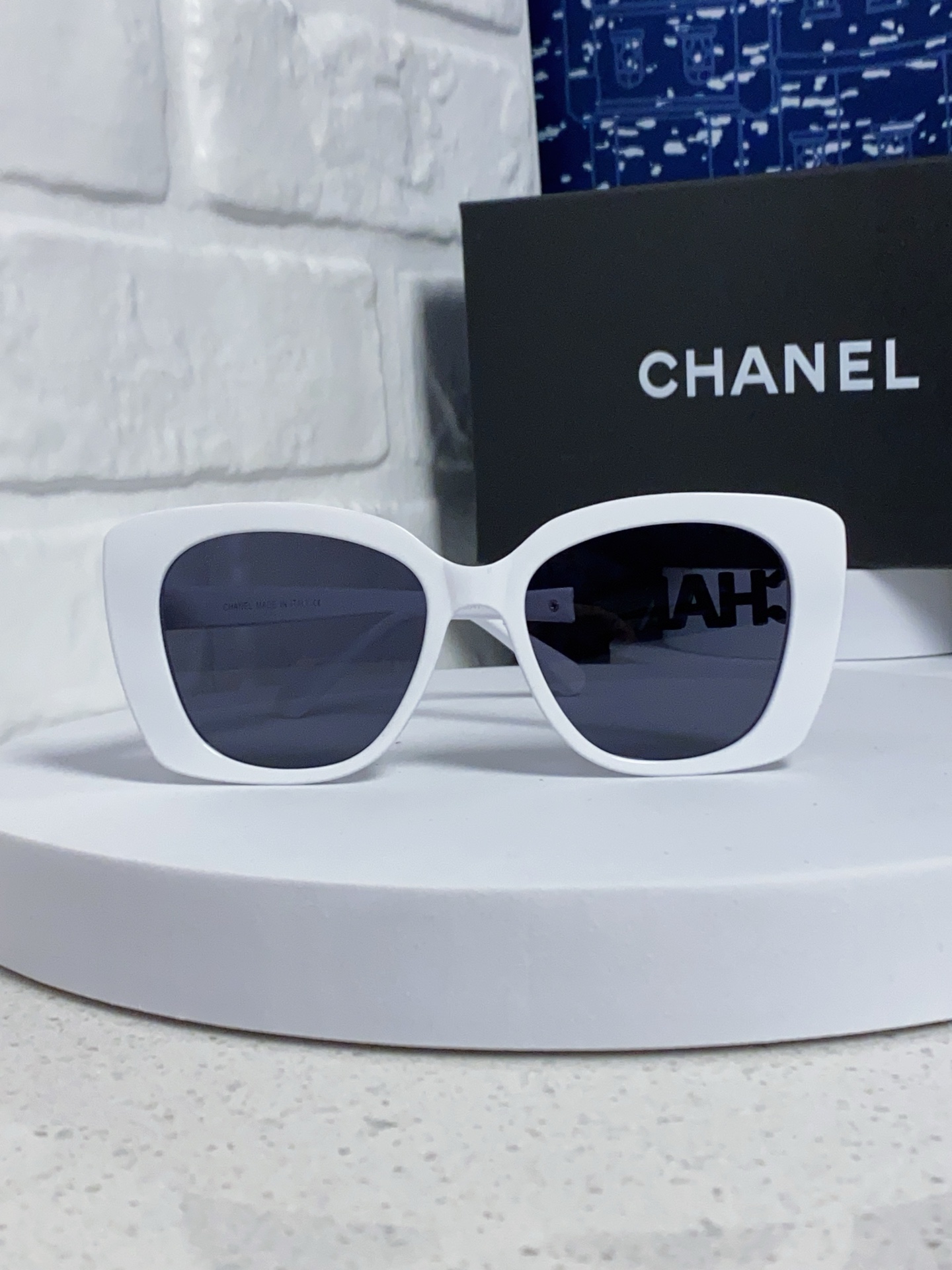   CHANEL 香奈儿 大量现货放心上图 镂空5422 推荐这款佩戴起来具有型，超有气质的一款墨镜 镜