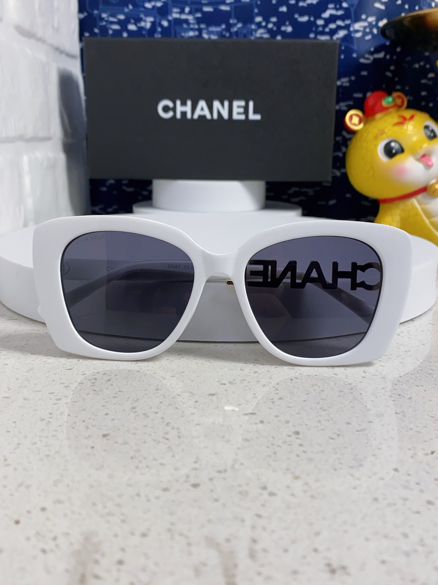   CHANEL 香奈儿 大量现货放心上图 镂空5422 推荐这款佩戴起来具有型，超有气质的一款墨镜 镜
