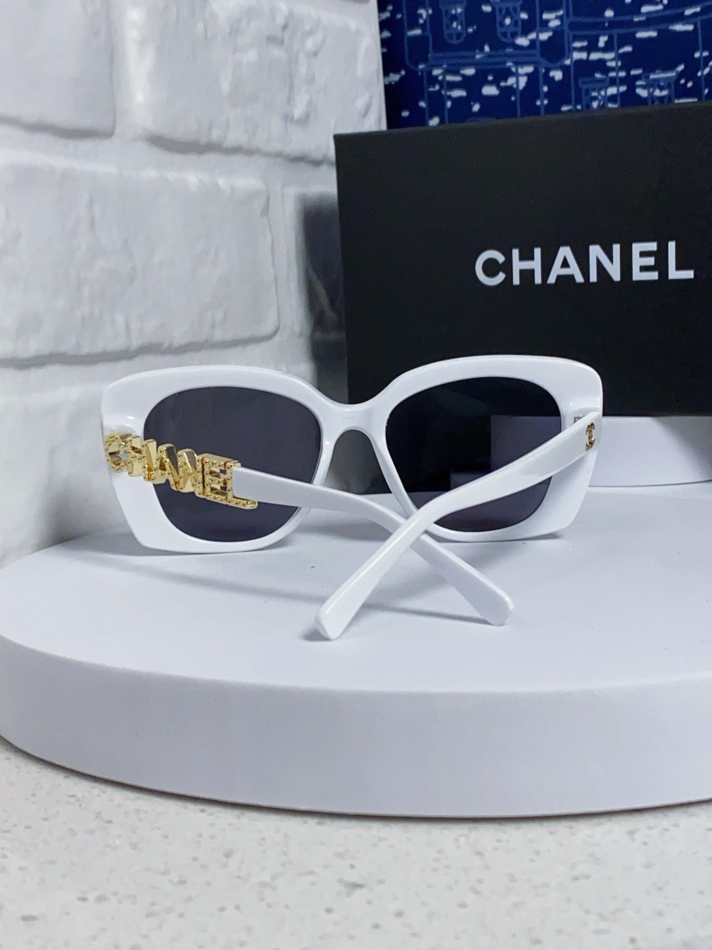   CHANEL 香奈儿 大量现货放心上图 镂空5422 推荐这款佩戴起来具有型，超有气质的一款墨镜 镜