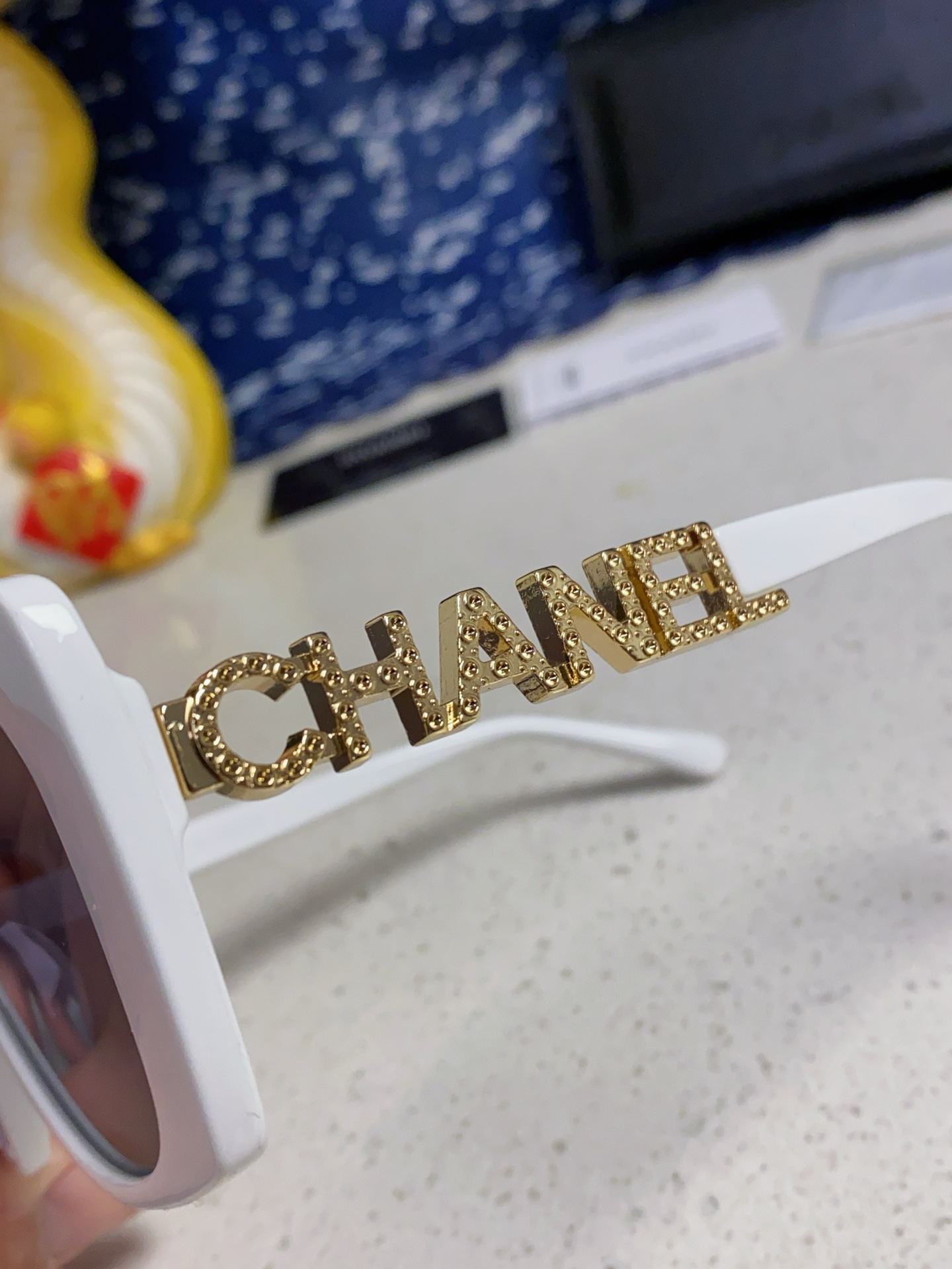   CHANEL 香奈儿 大量现货放心上图 镂空5422 推荐这款佩戴起来具有型，超有气质的一款墨镜 镜