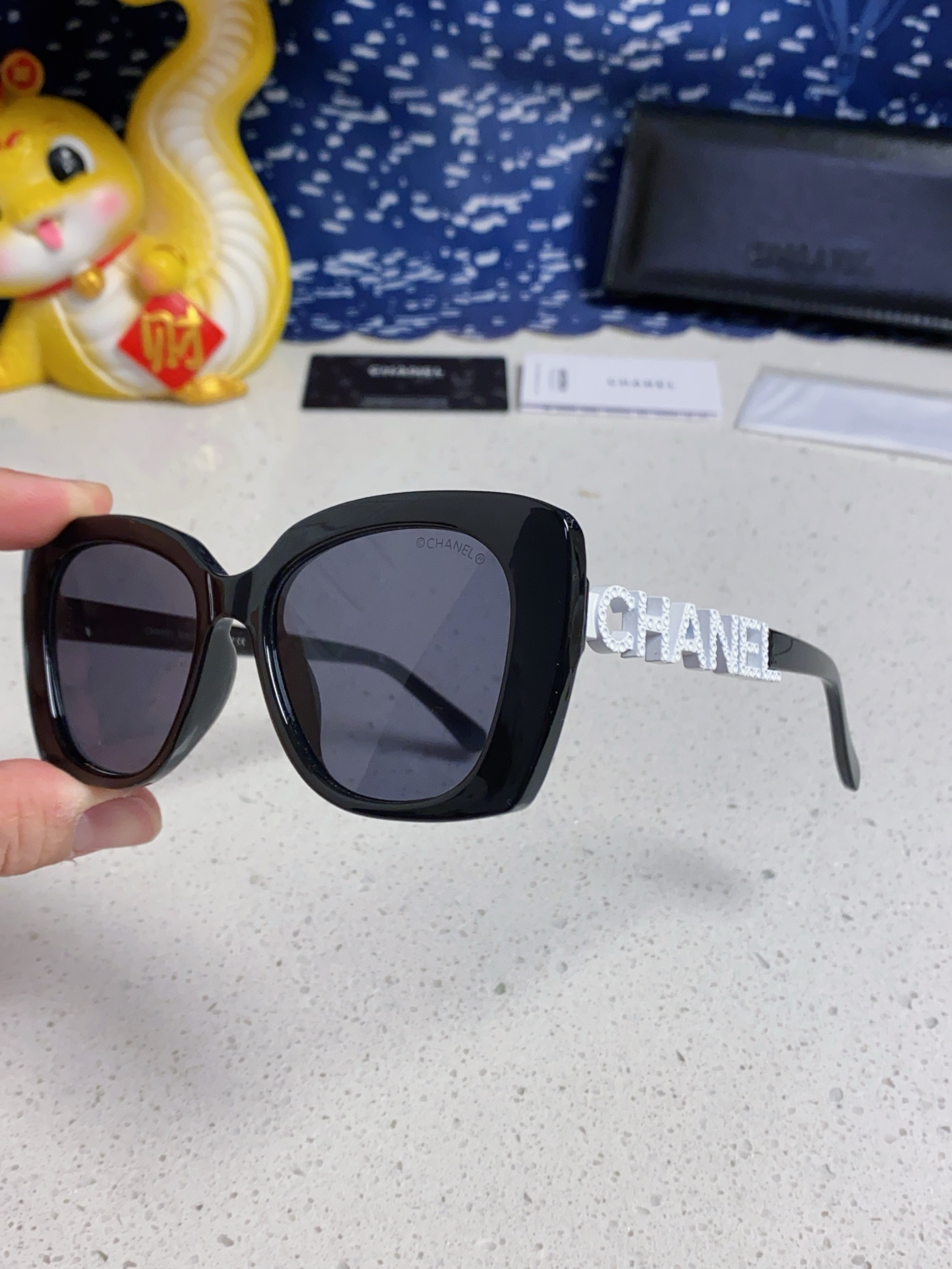   CHANEL 香奈儿 大量现货放心上图 镂空5422 推荐这款佩戴起来具有型，超有气质的一款墨镜 镜