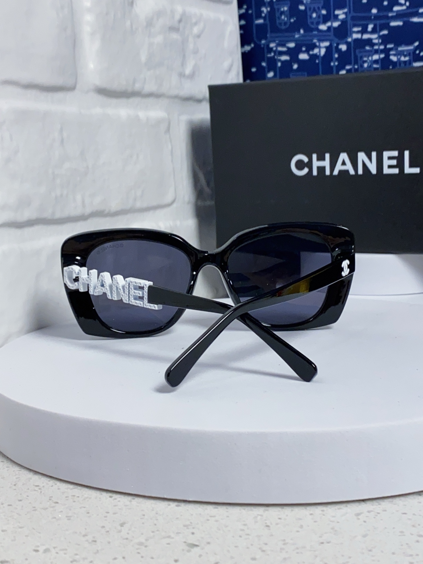   CHANEL 香奈儿 大量现货放心上图 镂空5422 推荐这款佩戴起来具有型，超有气质的一款墨镜 镜