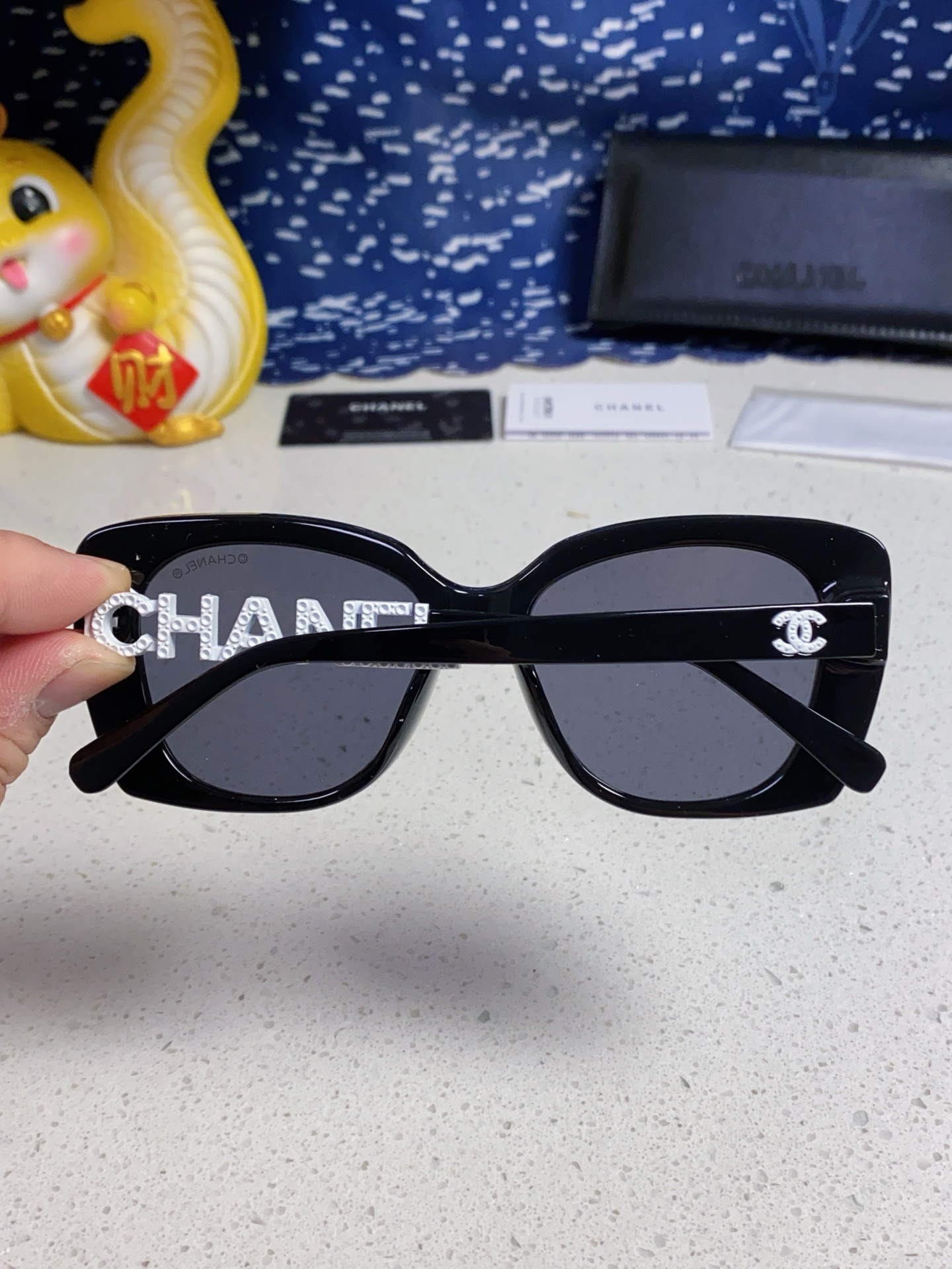   CHANEL 香奈儿 大量现货放心上图 镂空5422 推荐这款佩戴起来具有型，超有气质的一款墨镜 镜