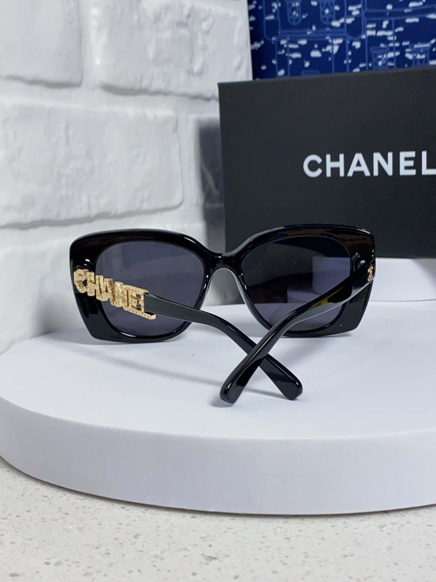   CHANEL 香奈儿 大量现货放心上图 镂空5422 推荐这款佩戴起来具有型，超有气质的一款墨镜 镜