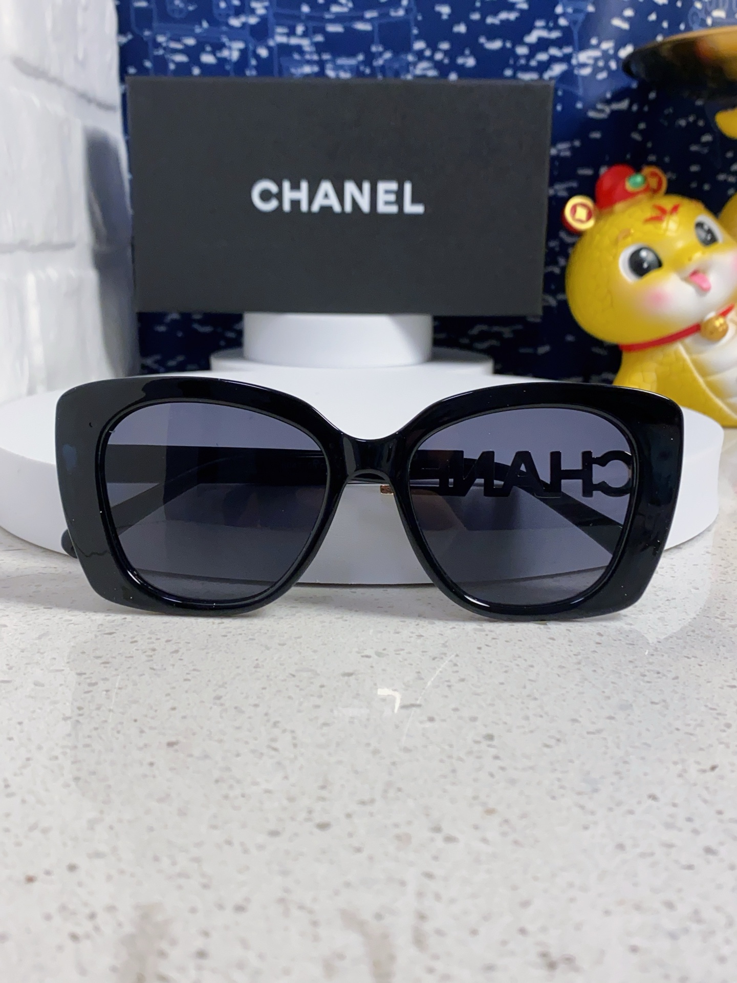   CHANEL 香奈儿 大量现货放心上图 镂空5422 推荐这款佩戴起来具有型，超有气质的一款墨镜 镜