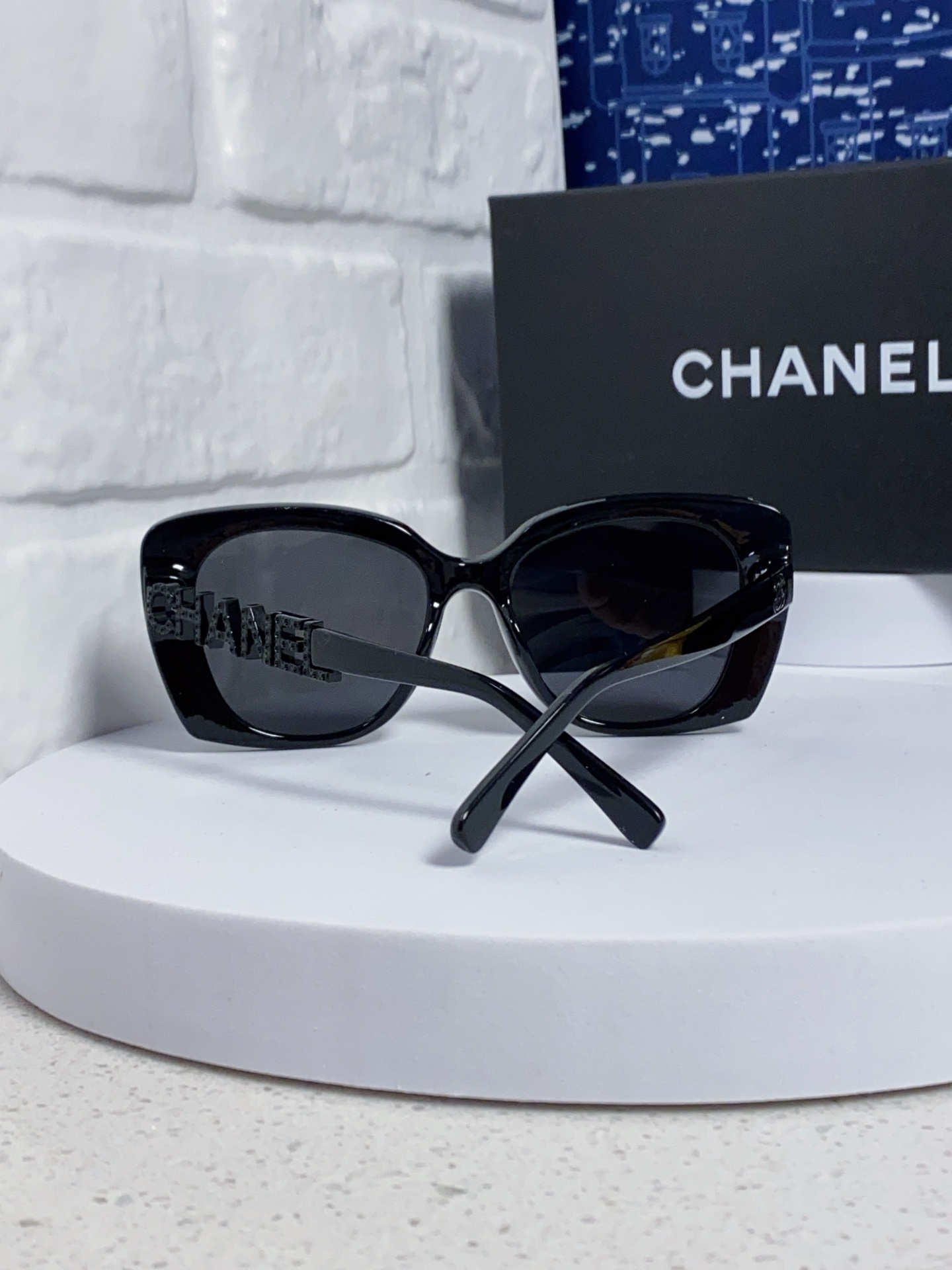   CHANEL 香奈儿 大量现货放心上图 镂空5422 推荐这款佩戴起来具有型，超有气质的一款墨镜 镜