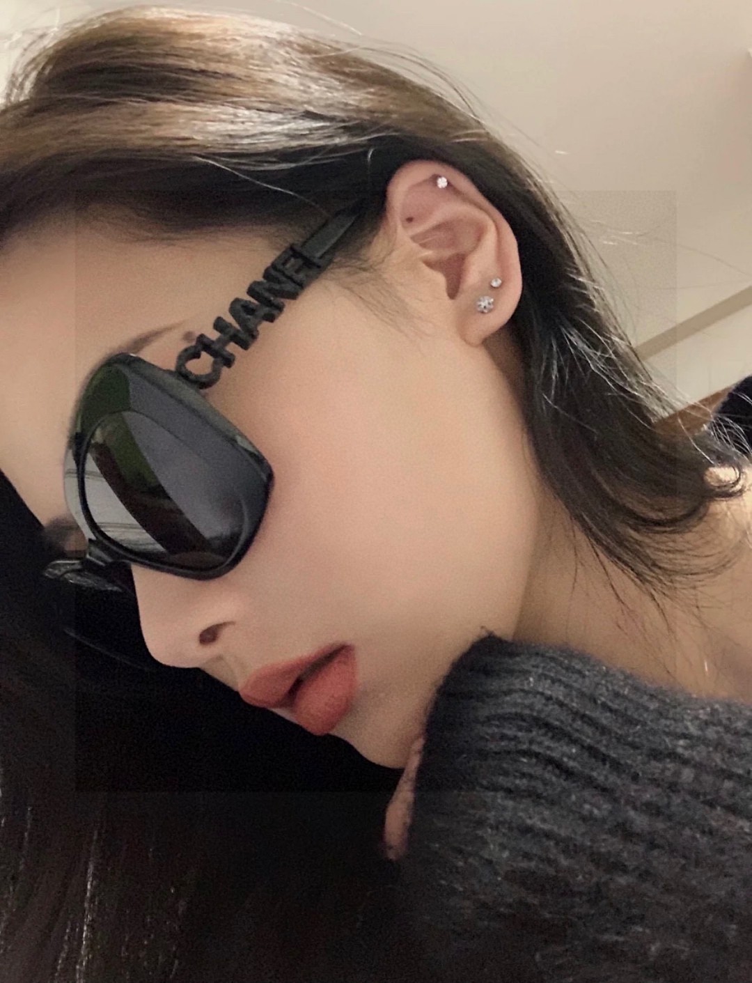   CHANEL 香奈儿 大量现货放心上图 镂空5422 推荐这款佩戴起来具有型，超有气质的一款墨镜 镜