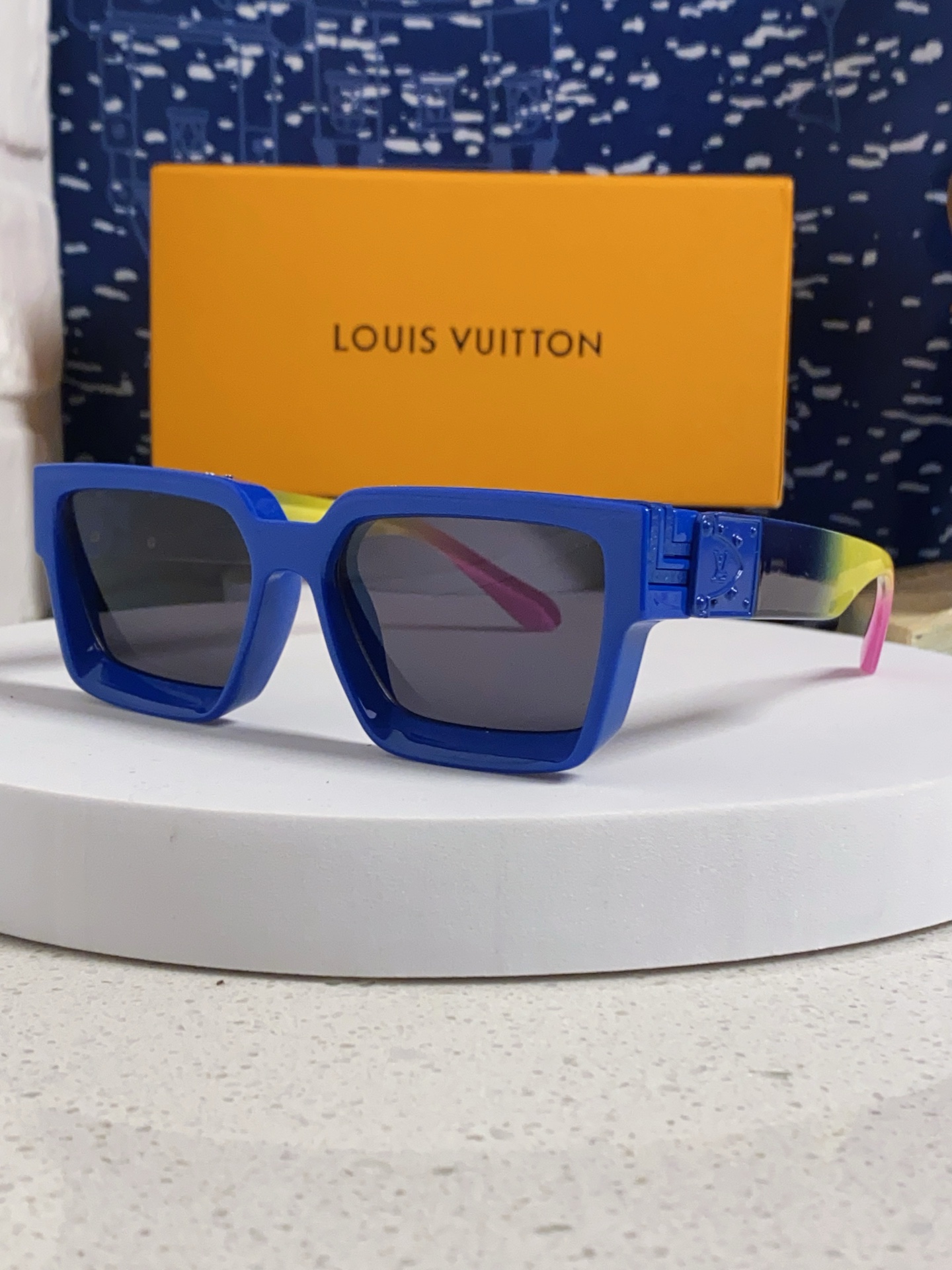  LOUIS VUITTON 路易威登 Lv2025新款百万富翁方框太阳欧美彩色男女墨镜跨境摩登时尚太阳