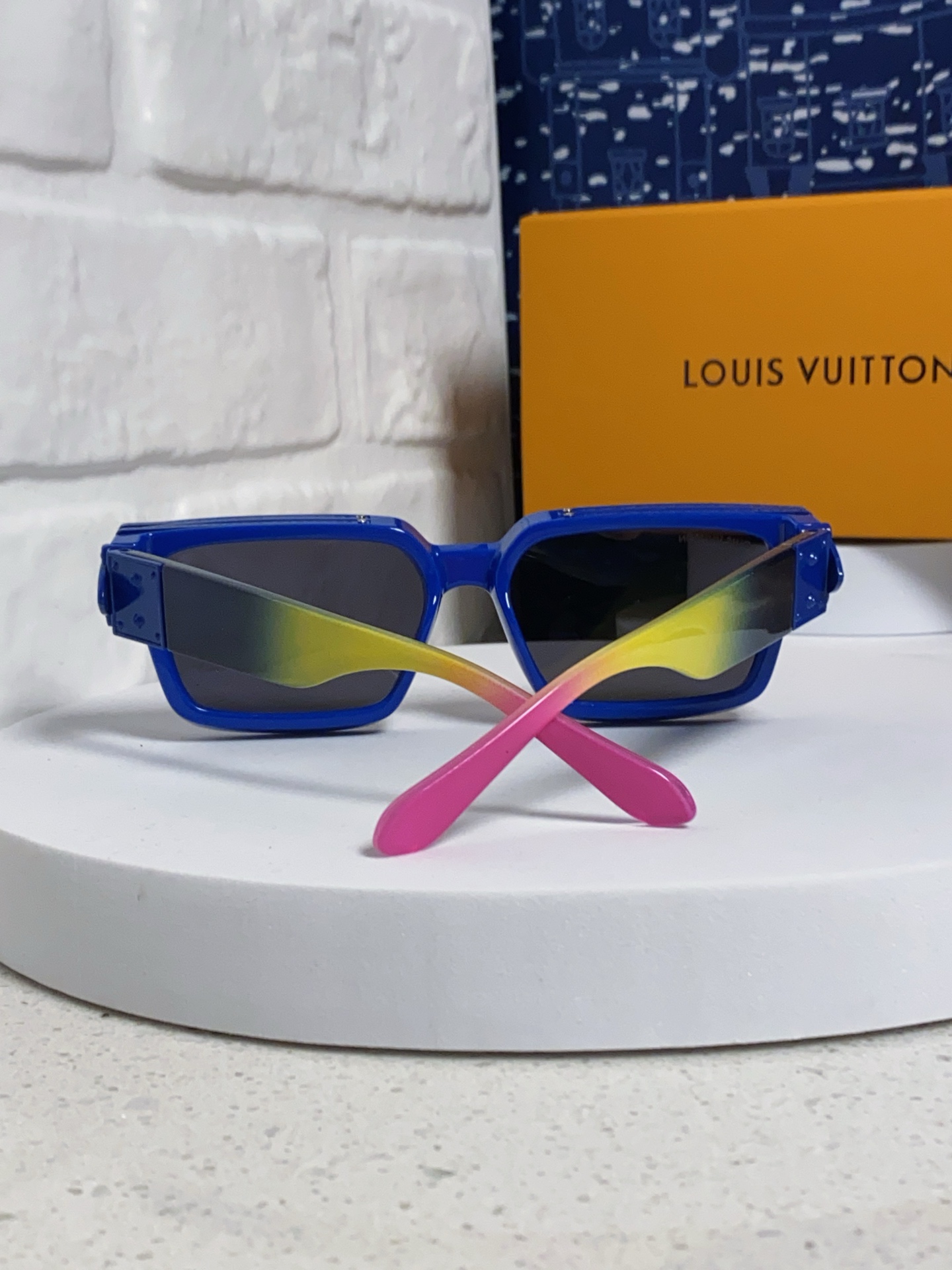  LOUIS VUITTON 路易威登 Lv2025新款百万富翁方框太阳欧美彩色男女墨镜跨境摩登时尚太阳