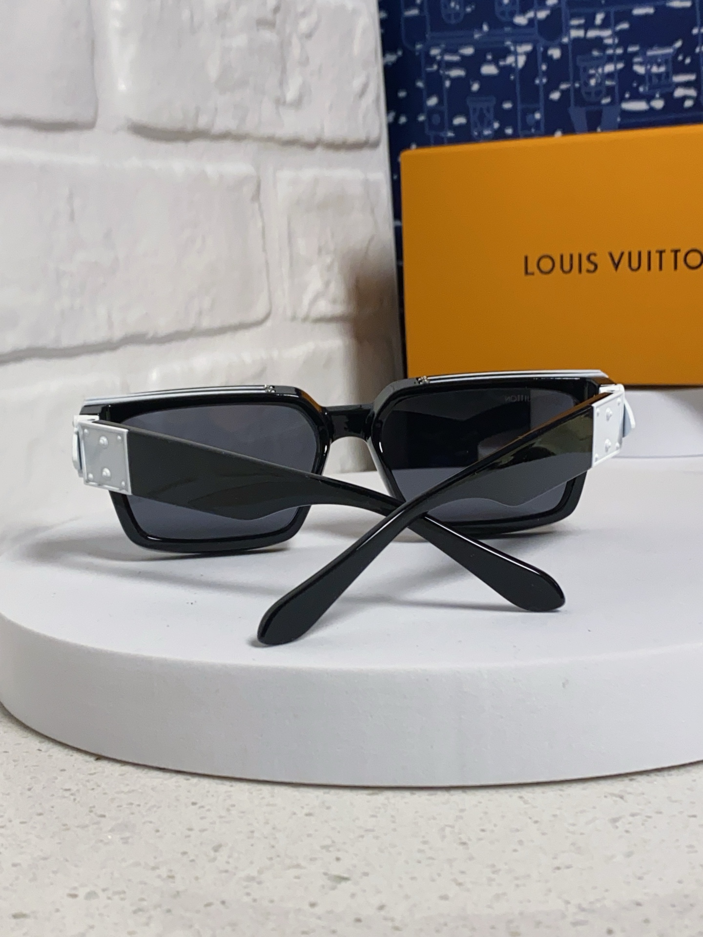  LOUIS VUITTON 路易威登 Lv2025新款百万富翁方框太阳欧美彩色男女墨镜跨境摩登时尚太阳