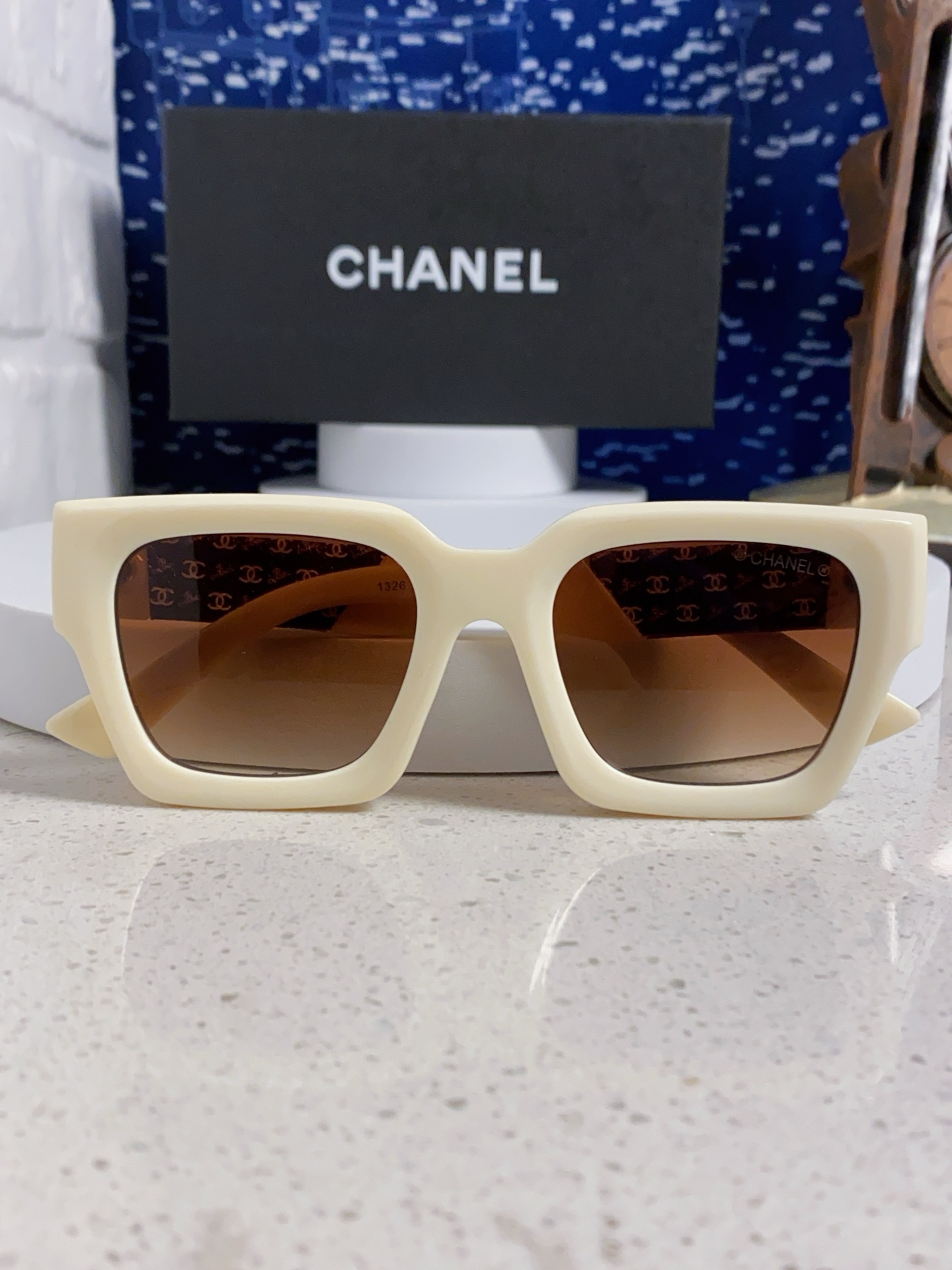  CHANEL香奈儿 2024新款潮流爆款 时尚方框太阳镜 佩戴舒适 网红潮款墨镜  女士高清加厚偏光太