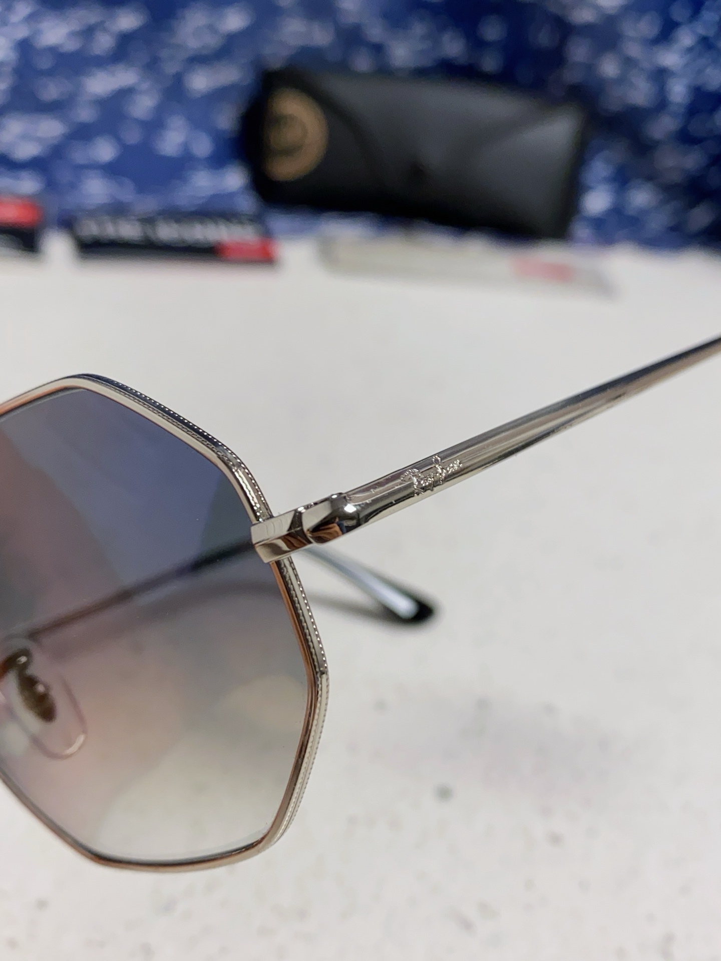  RayBan雷朋 2025新款钢化玻璃镜片太阳镜经典多边形男女时尚潮酷开车专用墨镜 RB1972 Si