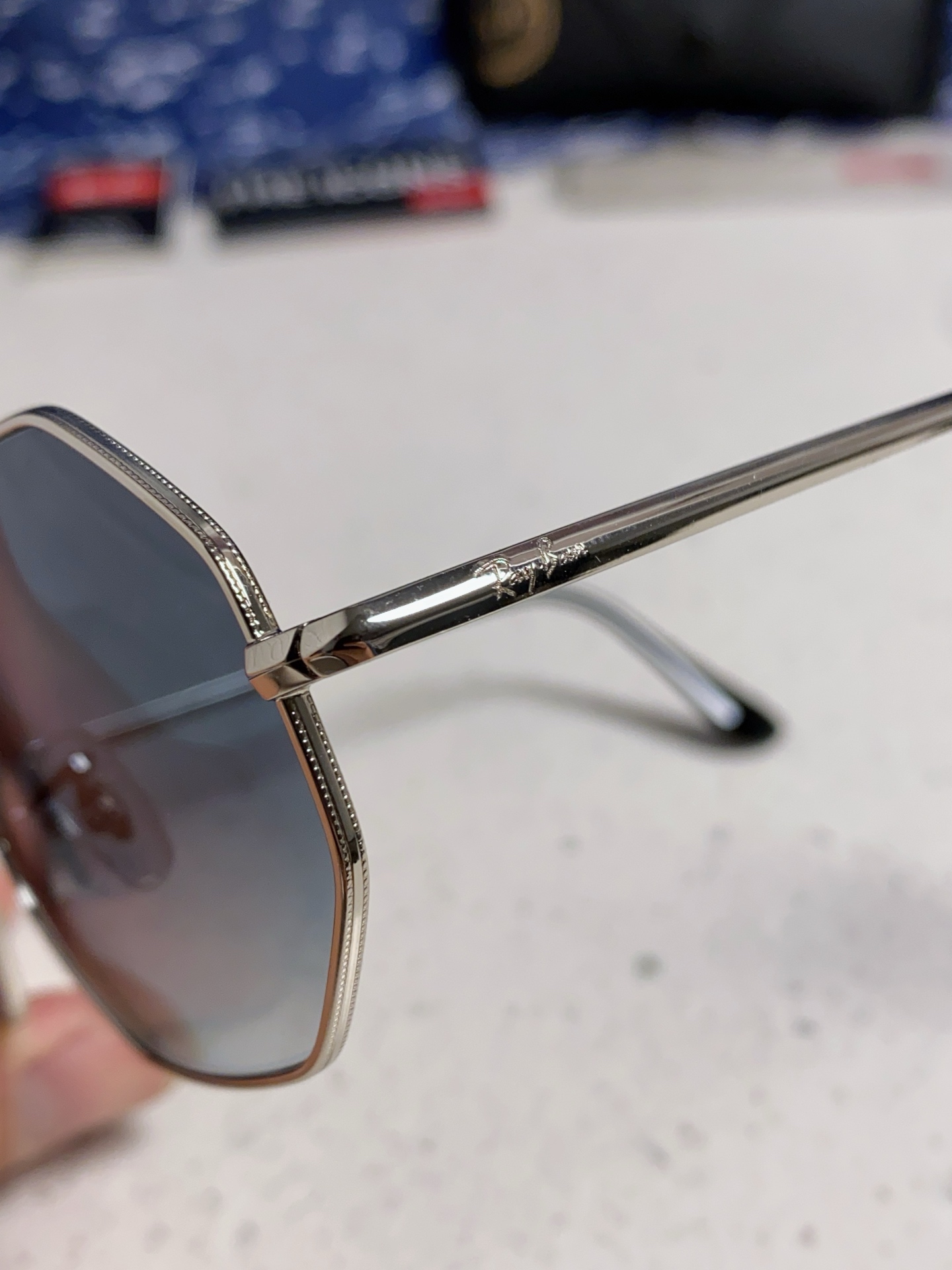  RayBan雷朋 2025新款钢化玻璃镜片太阳镜经典多边形男女时尚潮酷开车专用墨镜 RB1972 Si