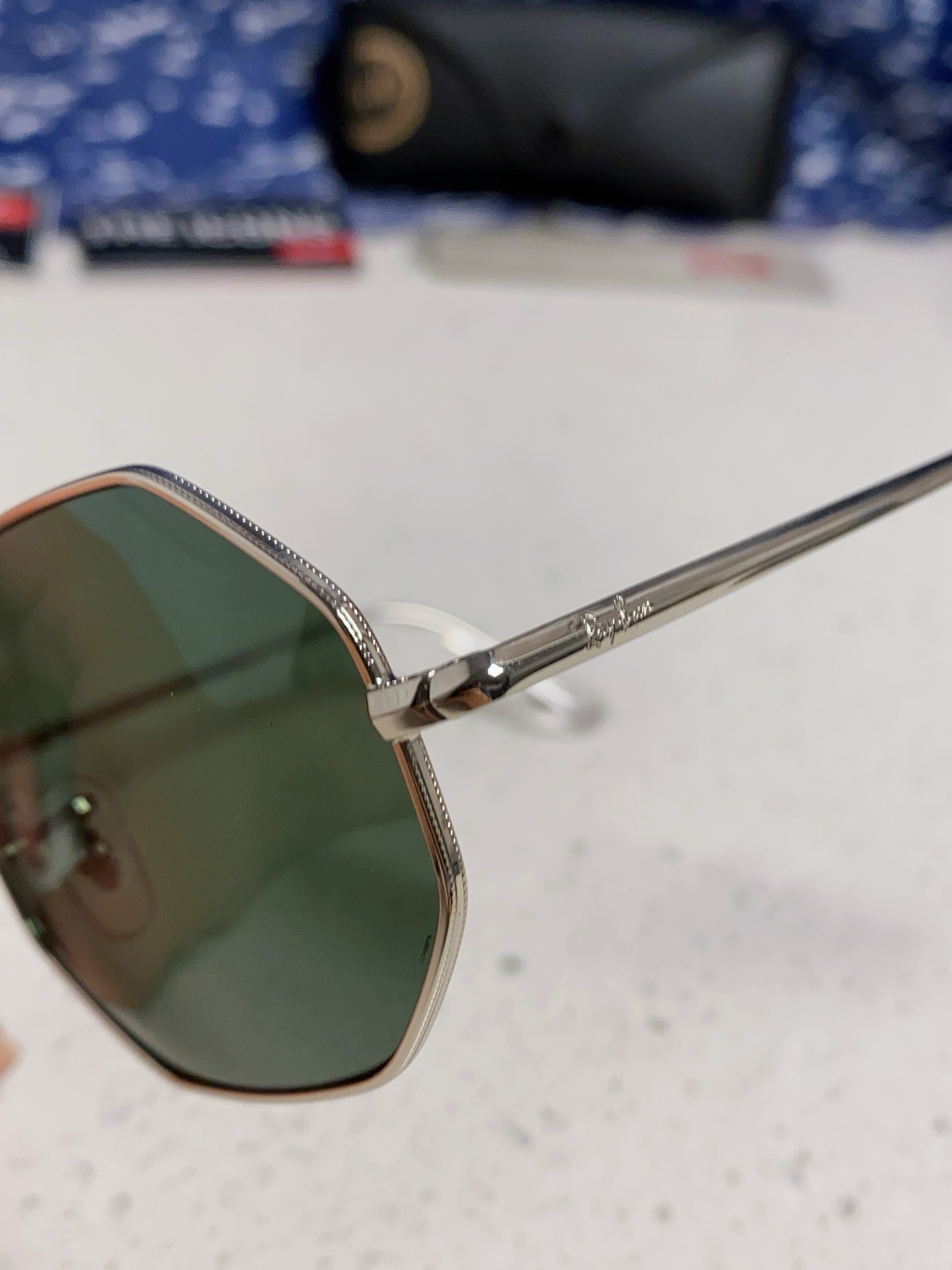  RayBan雷朋 2025新款钢化玻璃镜片太阳镜经典多边形男女时尚潮酷开车专用墨镜 RB1972 Si